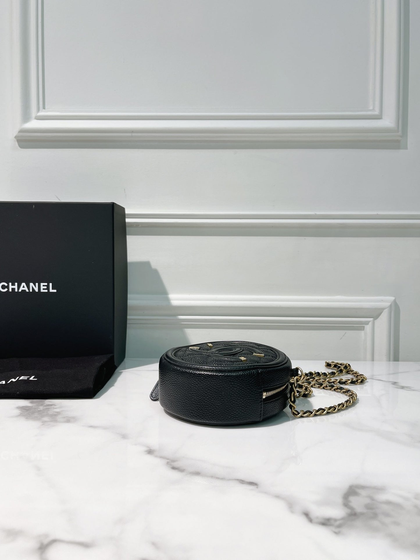 CHANEL FILIGREE ROUND CHAIN BAG, Black/Gold