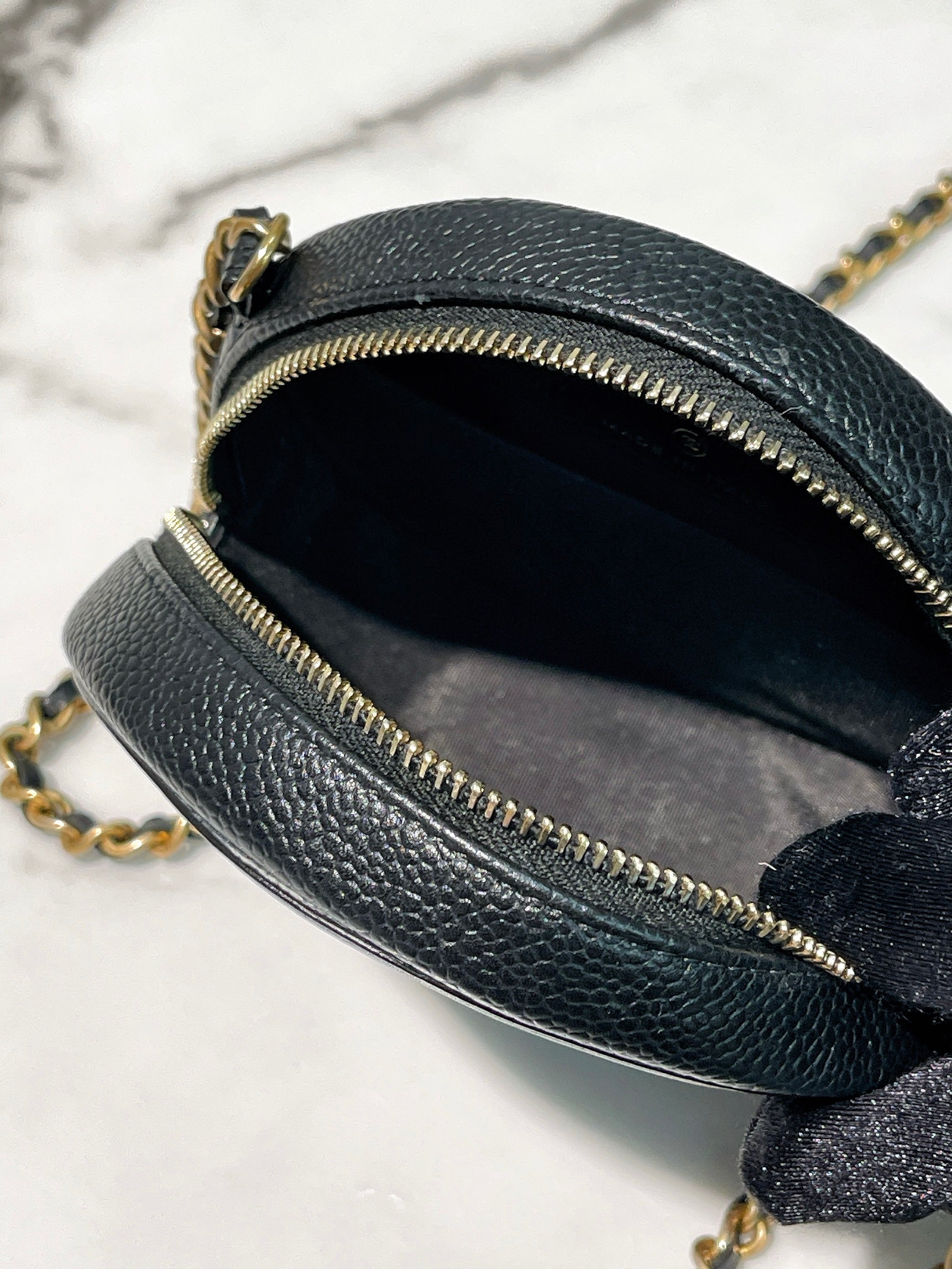 CHANEL FILIGREE ROUND CHAIN BAG, Black/Gold
