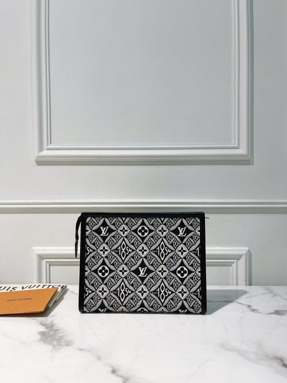 LV TOILETRY POUCH 26