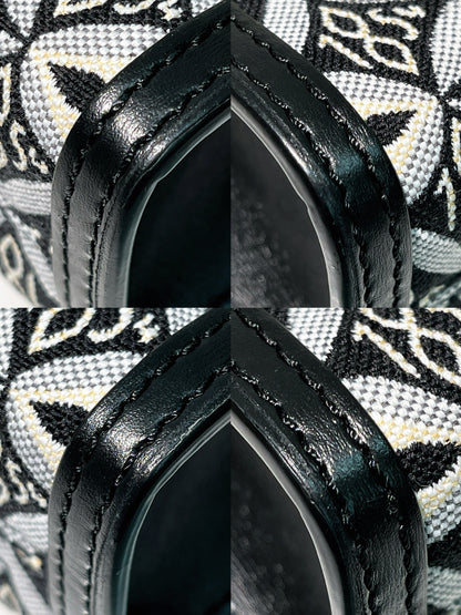 LV TOILETRY POUCH 26