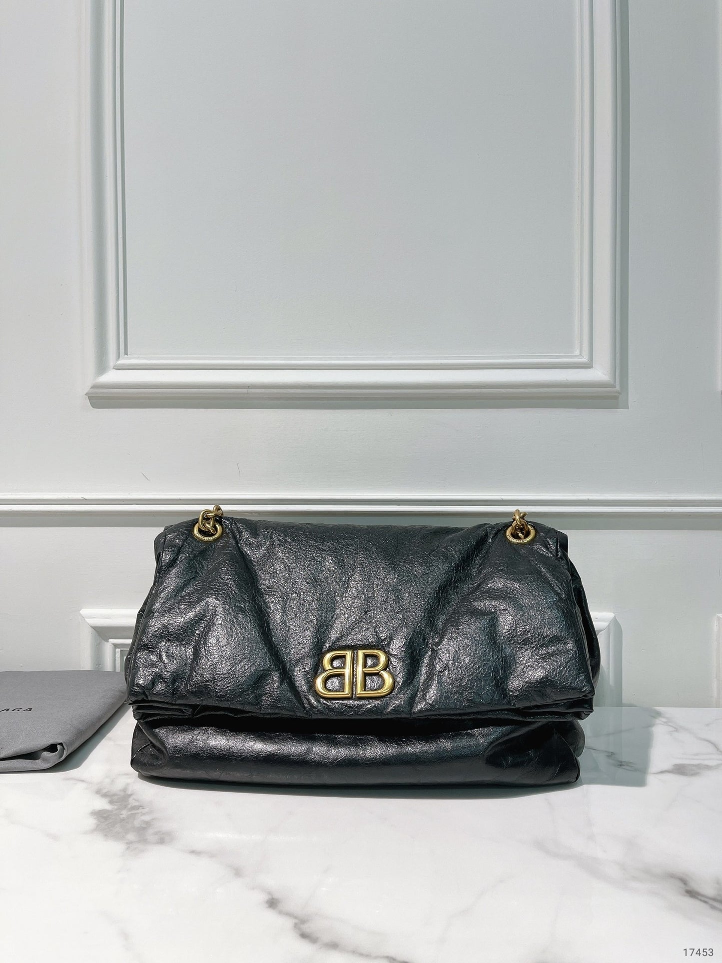 BALENCIAGA MEDIUM MONACO CHAIN BAG, Black/Gold