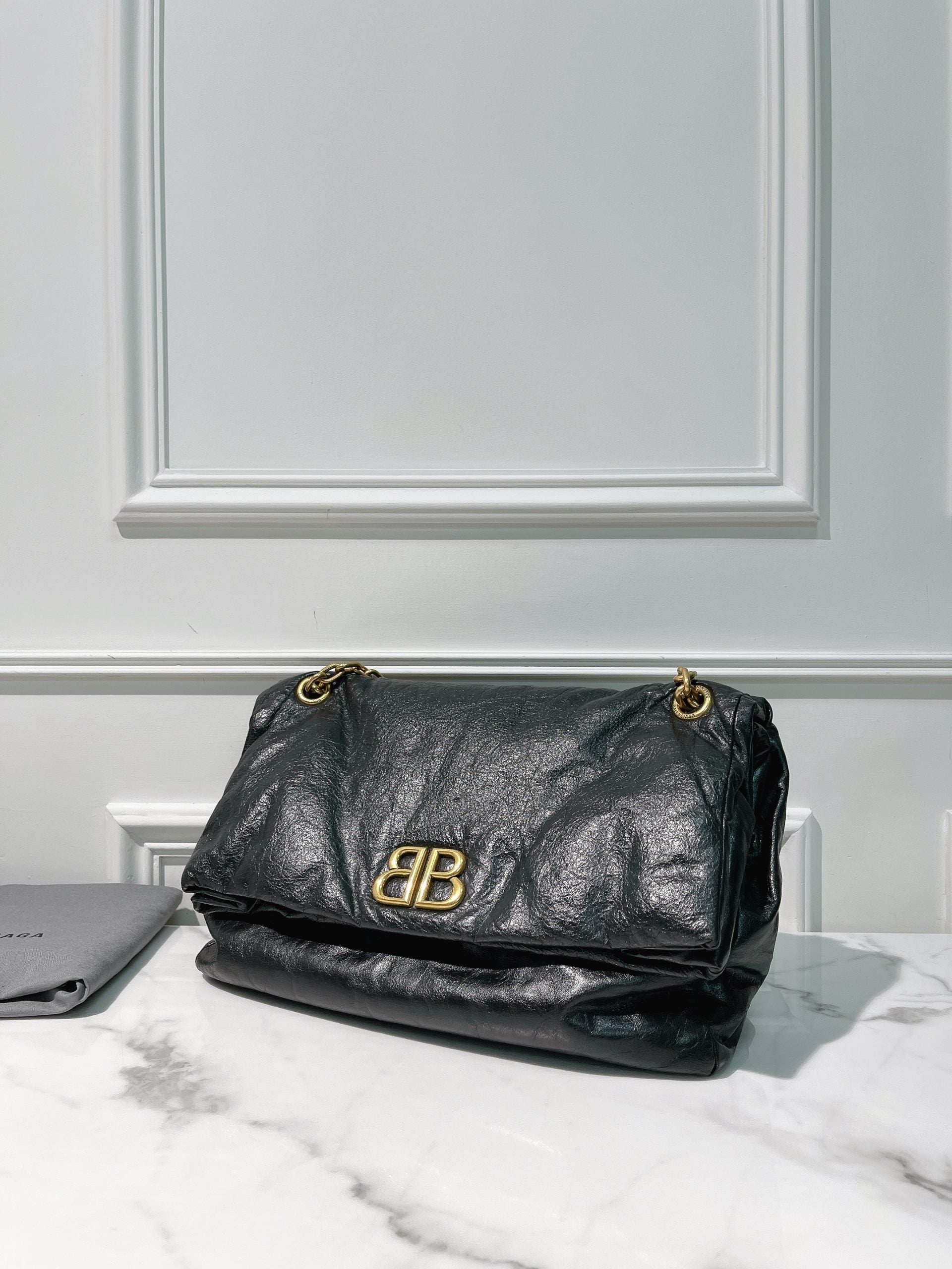 BALENCIAGA MEDIUM MONACO CHAIN BAG, Black/Gold