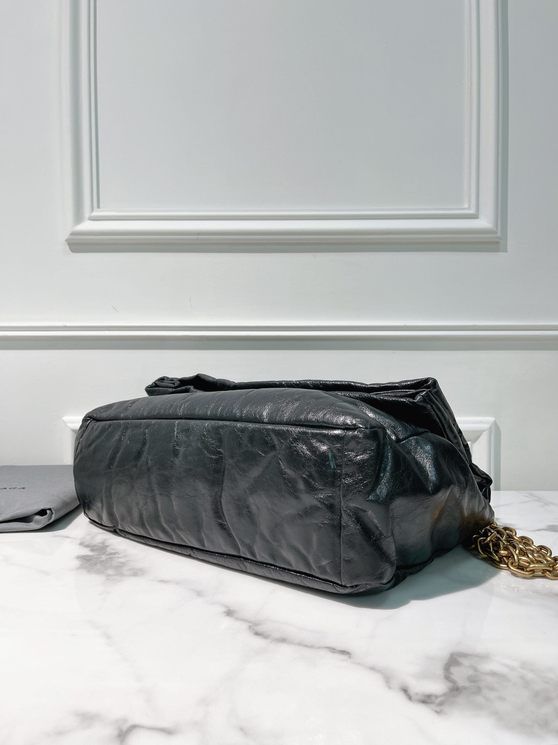 BALENCIAGA MEDIUM MONACO CHAIN BAG, Black/Gold