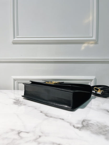 LV MONCEAU MESSENGER BAG, Black/Gold