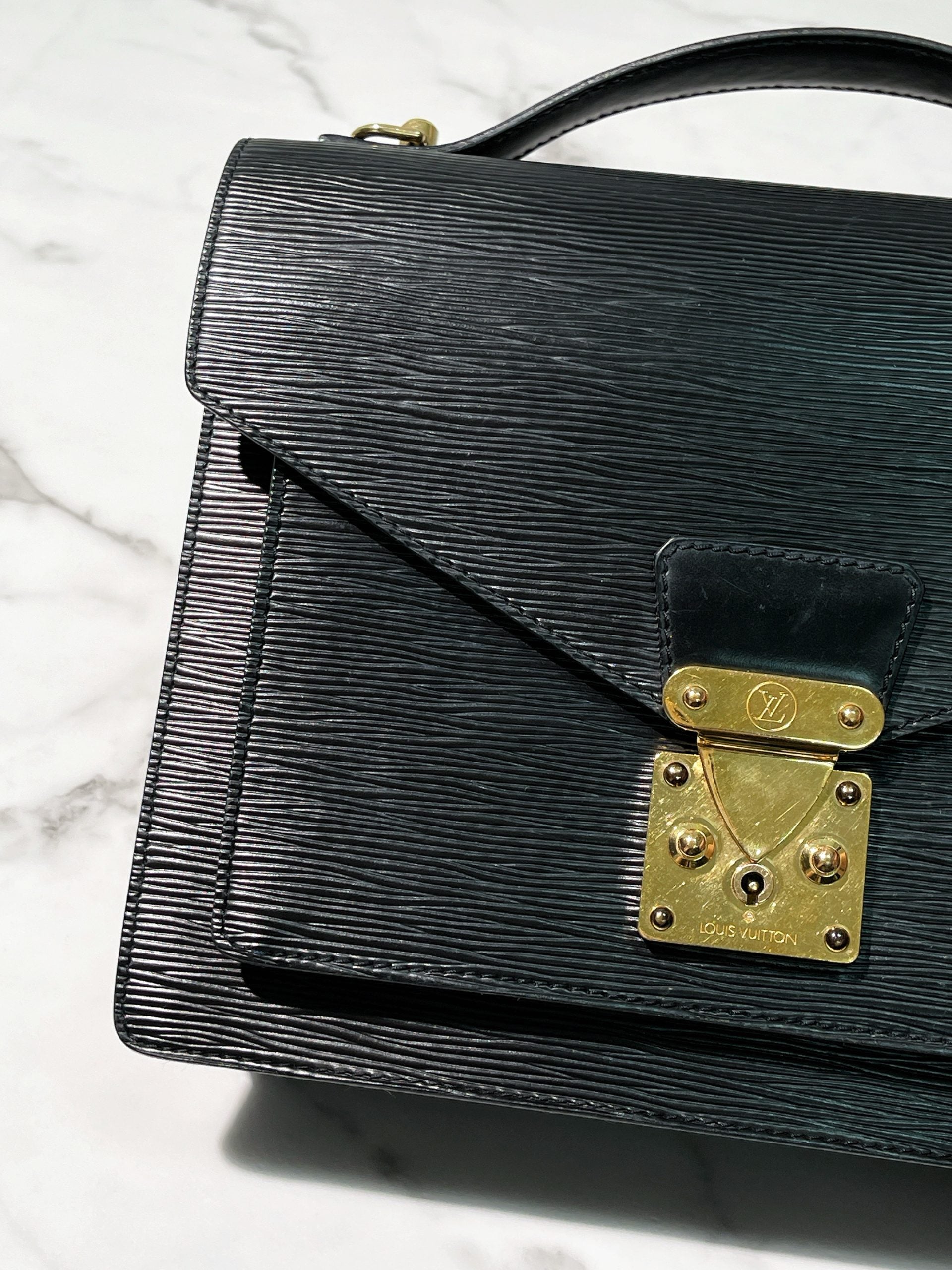 LV MONCEAU MESSENGER BAG, Black/Gold