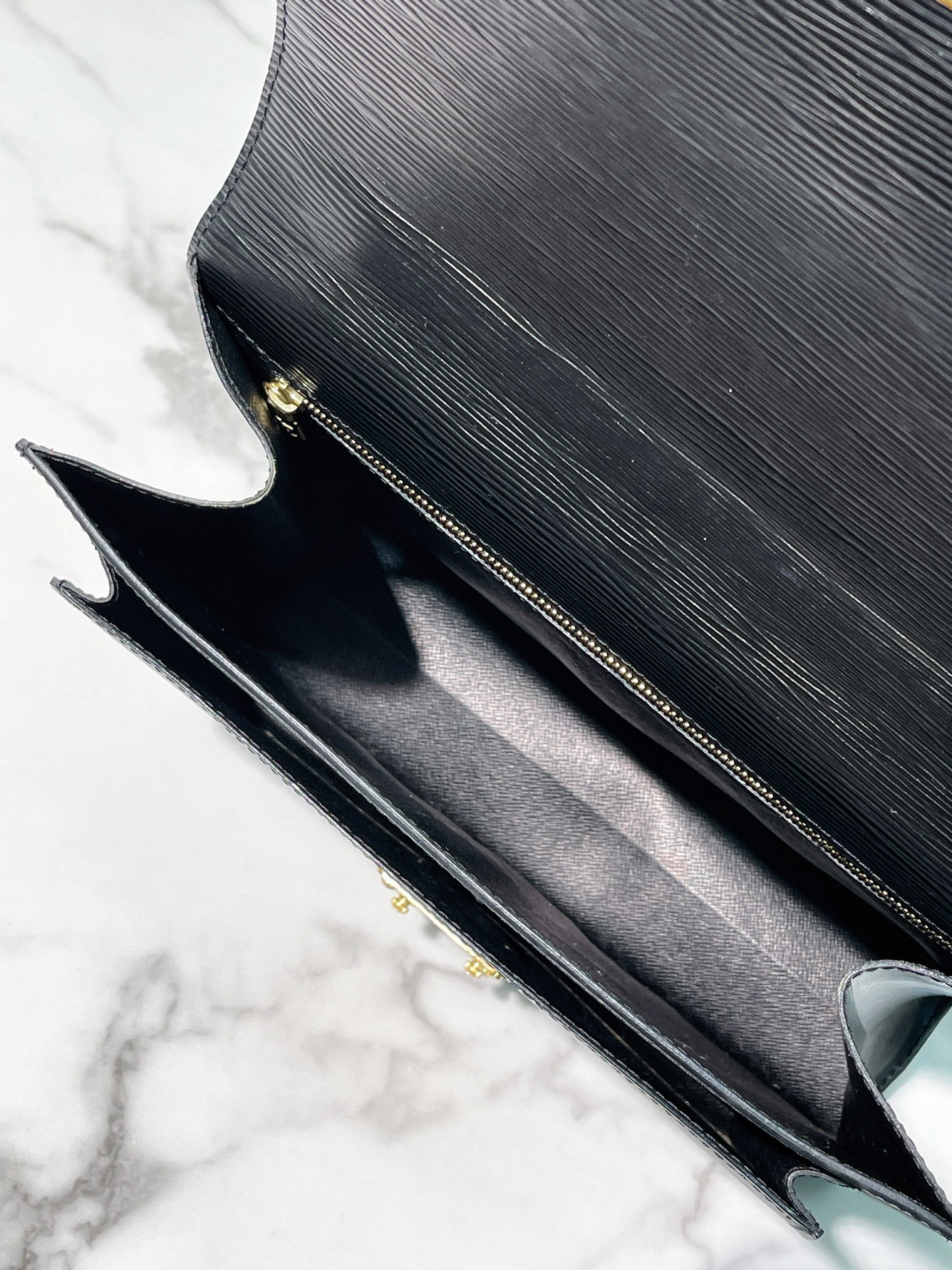 LV MONCEAU MESSENGER BAG, Black/Gold