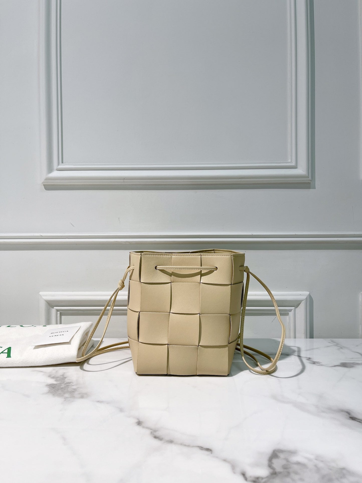 BOTTEGA VENETA SMALL CASSETTE BUCKET BAG