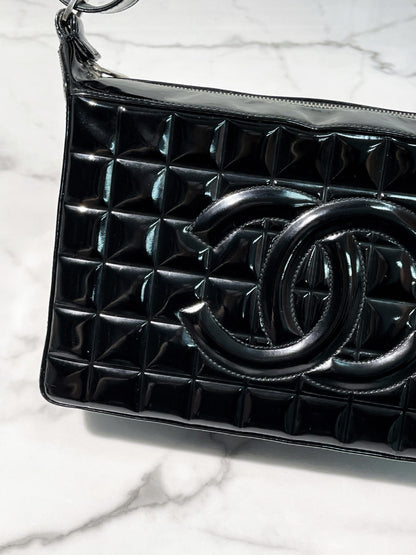 CHANEL VINTAGE CHOCOLATE BAR SHOULDER BAG, Black/Gold