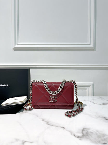 CHANEL 19 WOC, Red/Silver/Gold