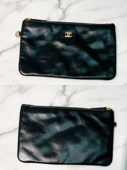 CHANEL SMALL 22 BAG, Black/Gold