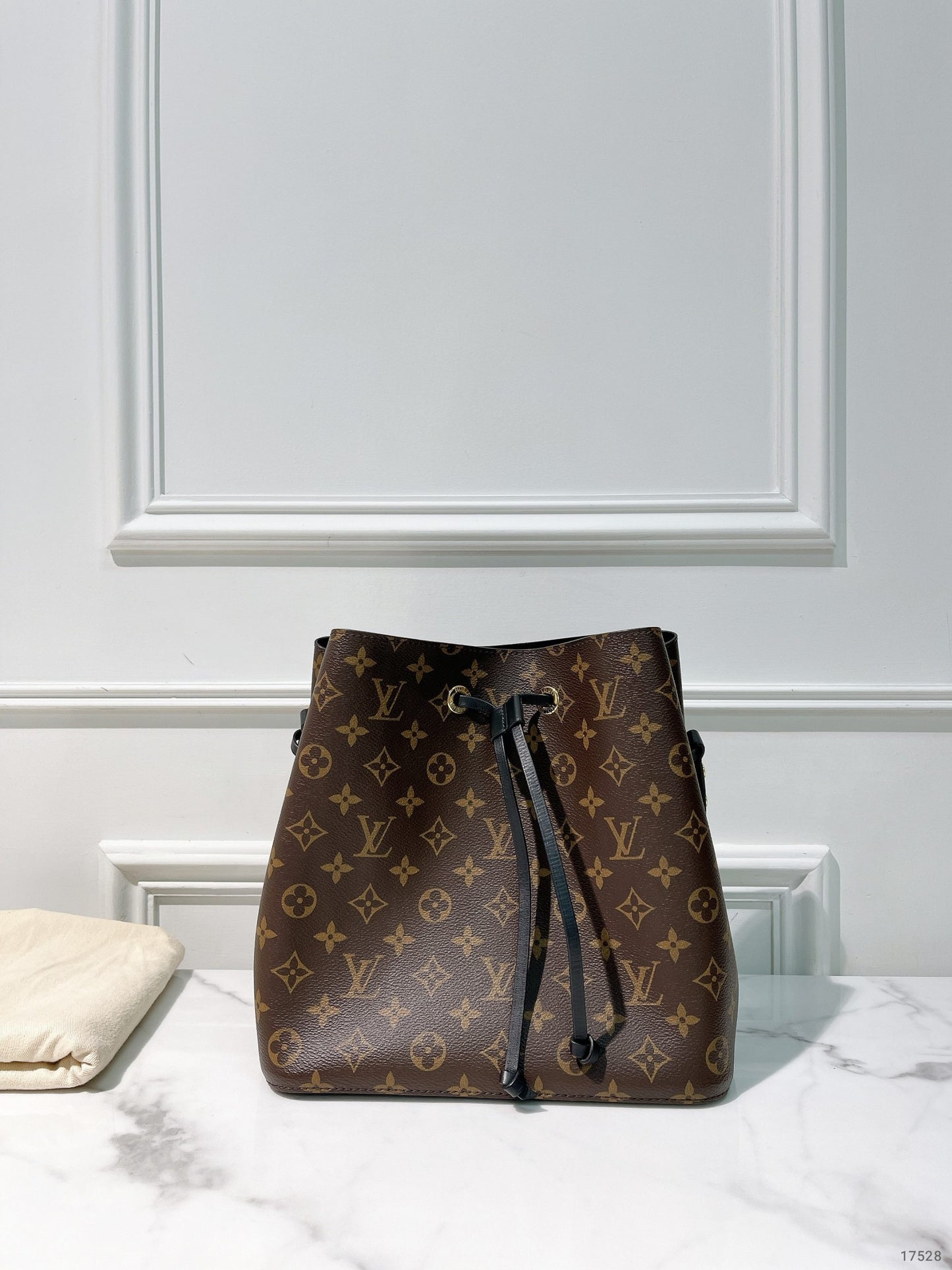 LV NEONOE, Monogram