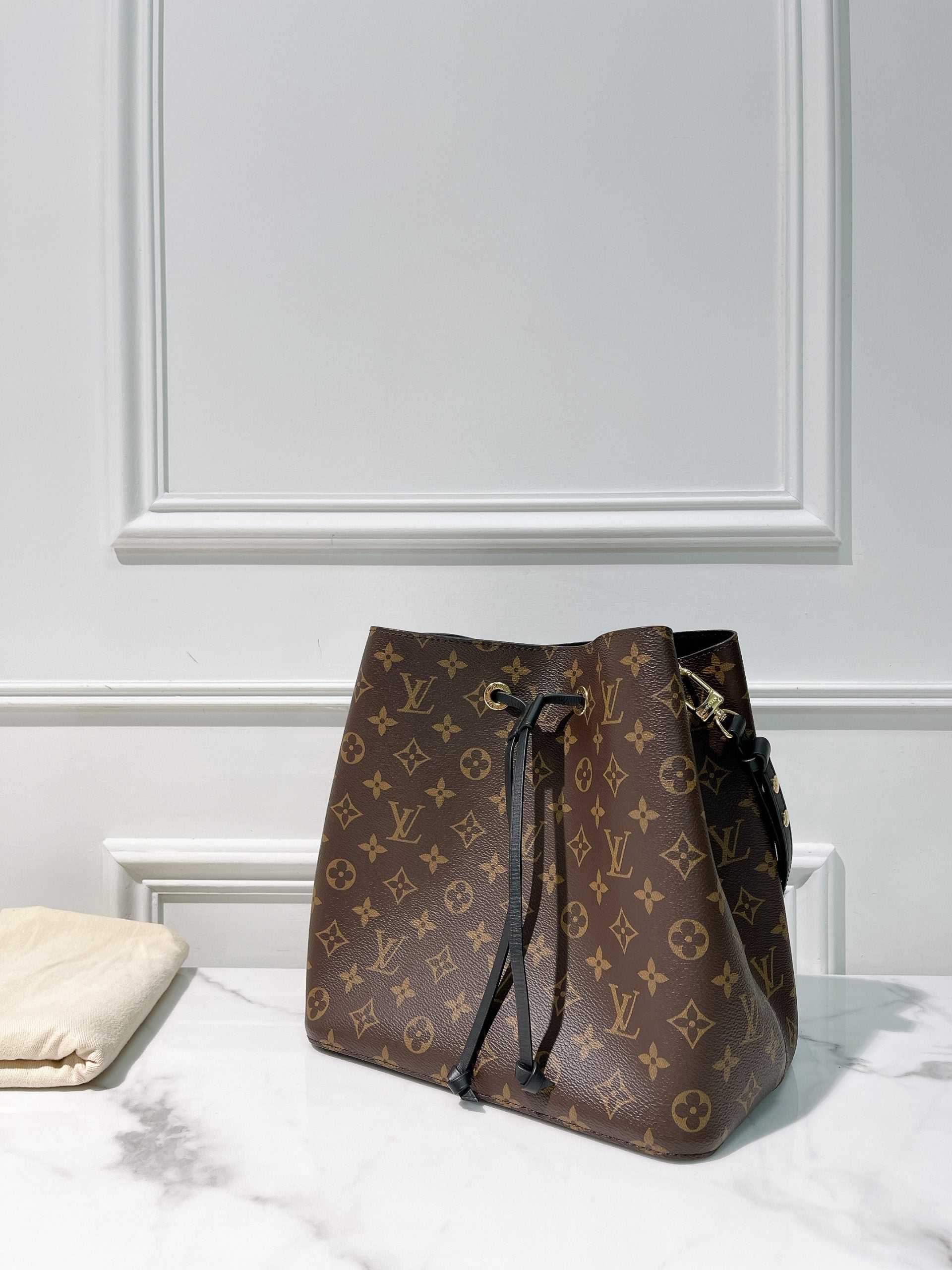 LV NEONOE, Monogram