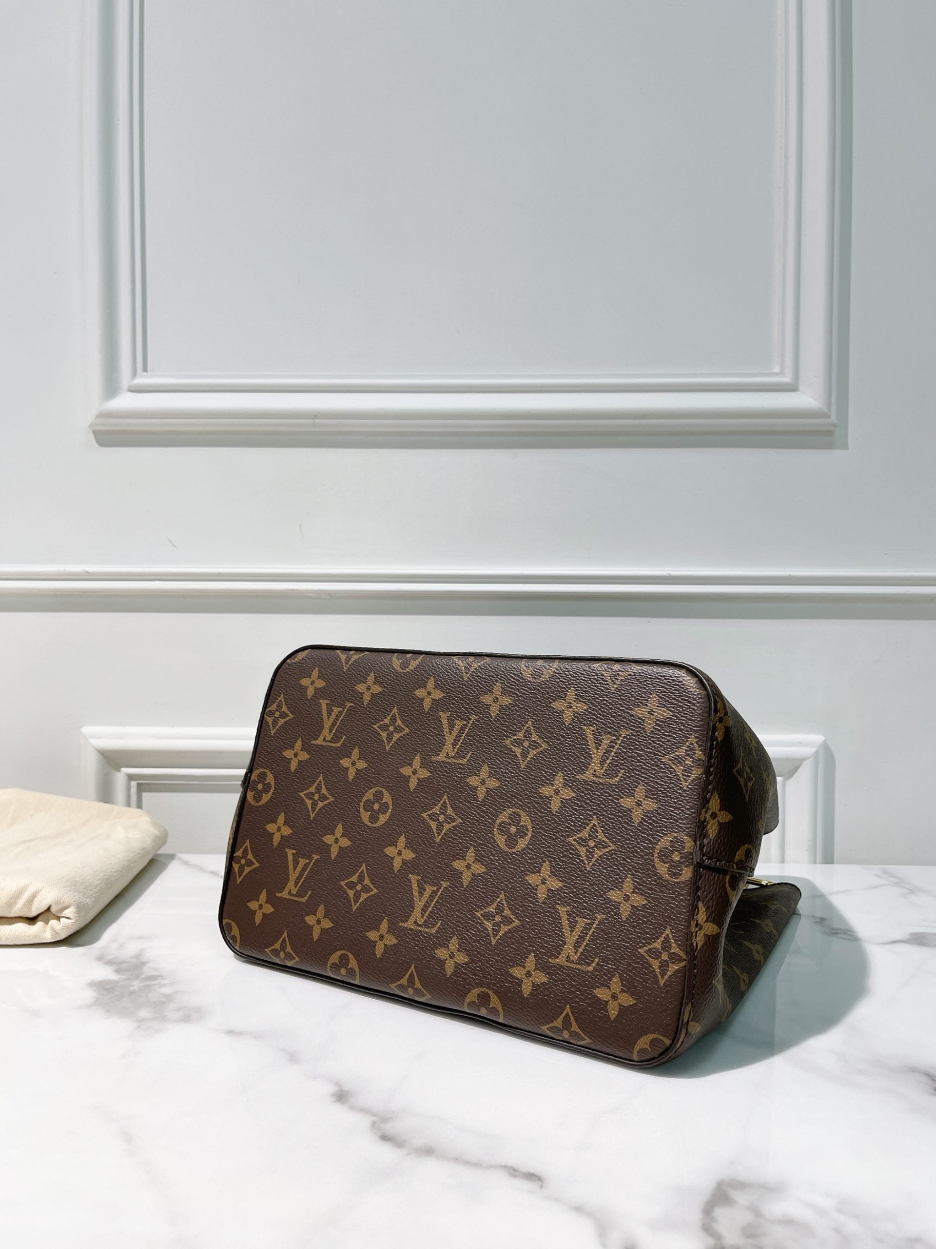 LV NEONOE, Monogram