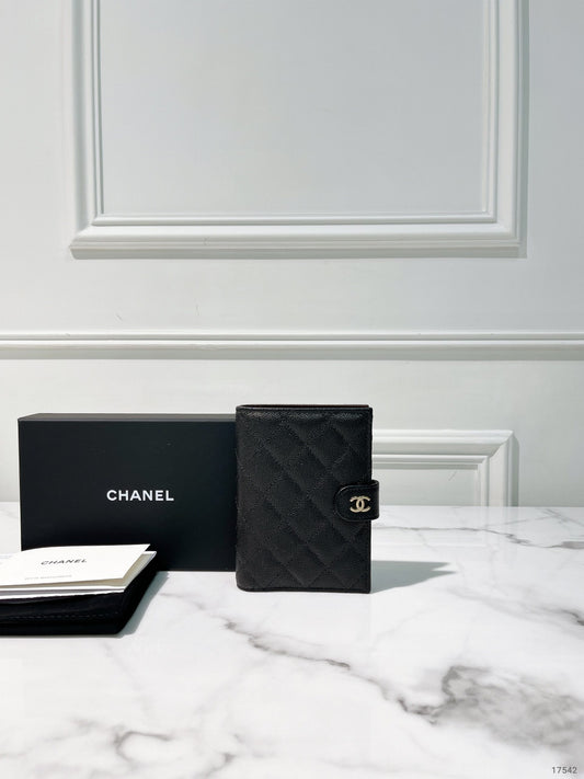 CHANEL PASSPORT COVER, Black/Gold