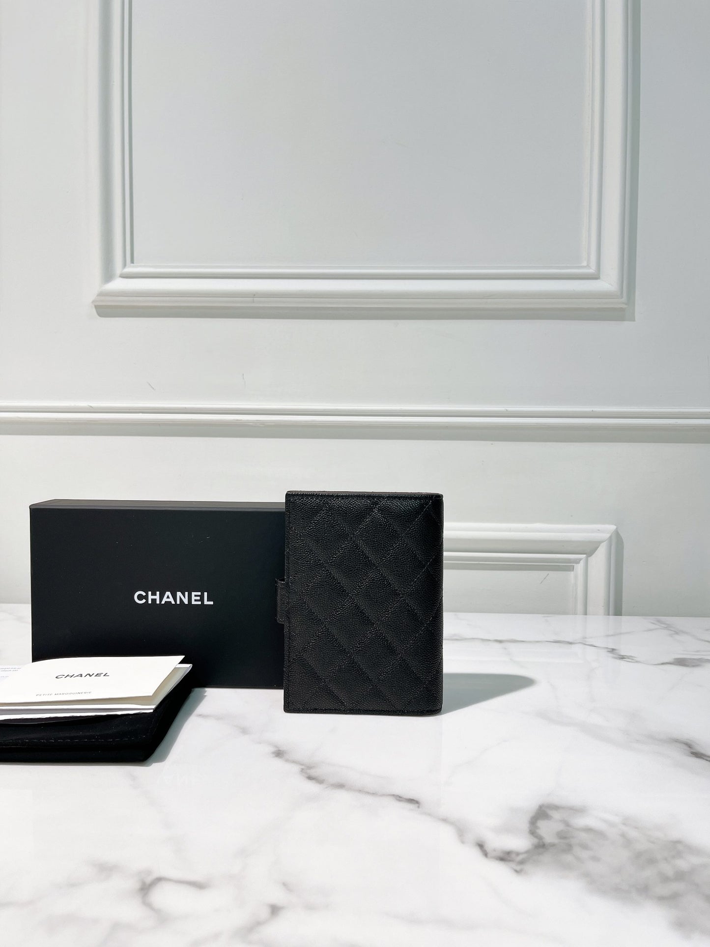 CHANEL PASSPORT COVER, Black/Gold
