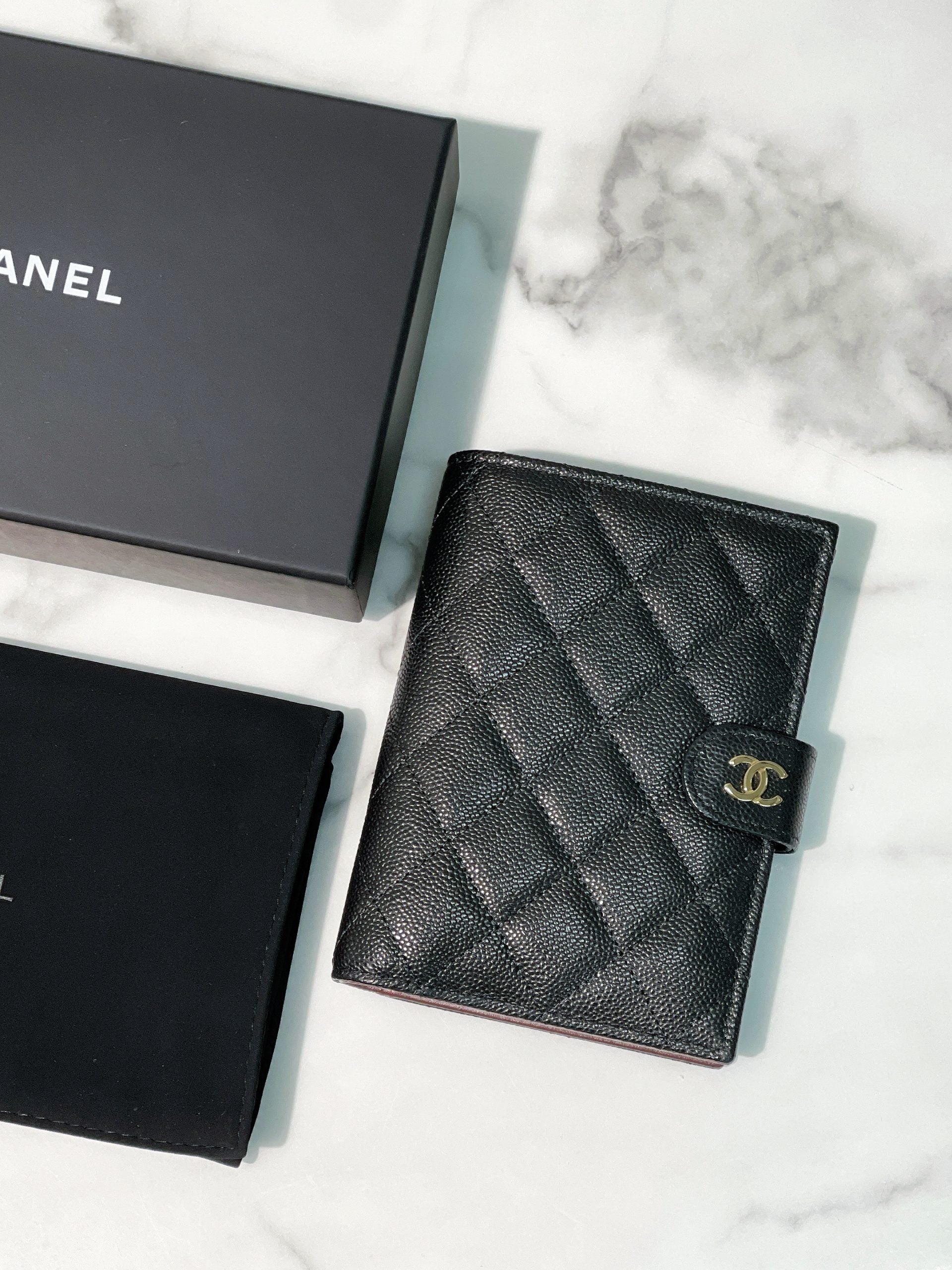 CHANEL PASSPORT COVER, Black/Gold