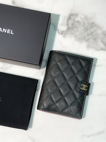 CHANEL PASSPORT COVER, Black/Gold