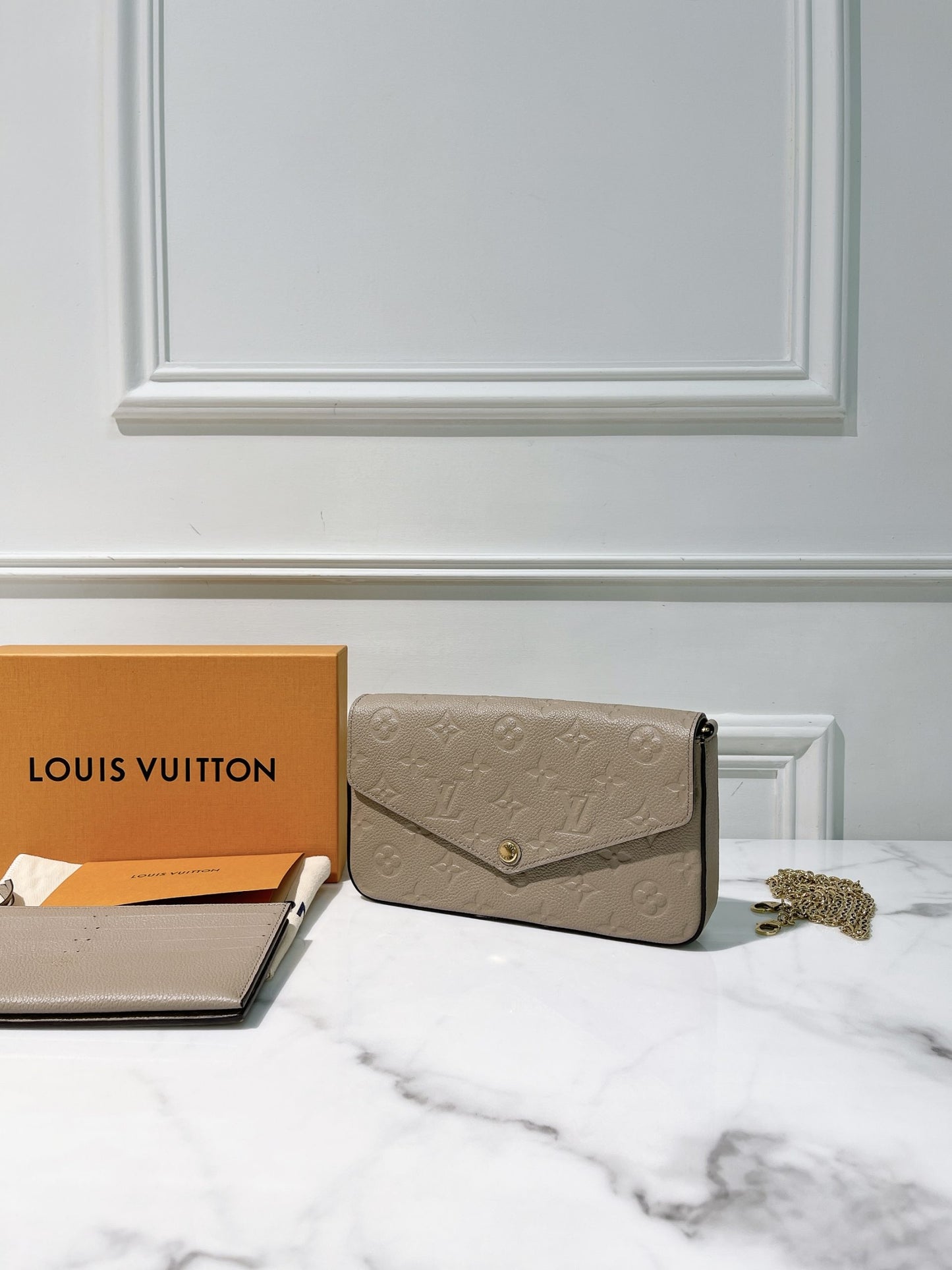 LV POCHETTE FELICIE, Tourterelle