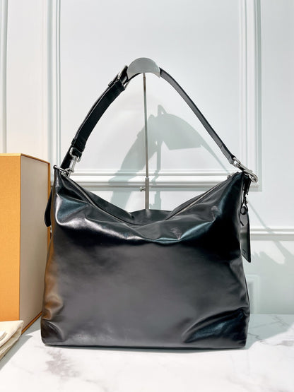 LV VAGABOND HOBO, Black