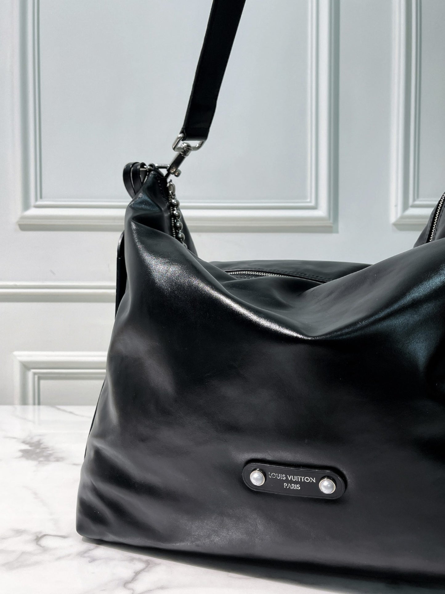 LV VAGABOND HOBO, Black