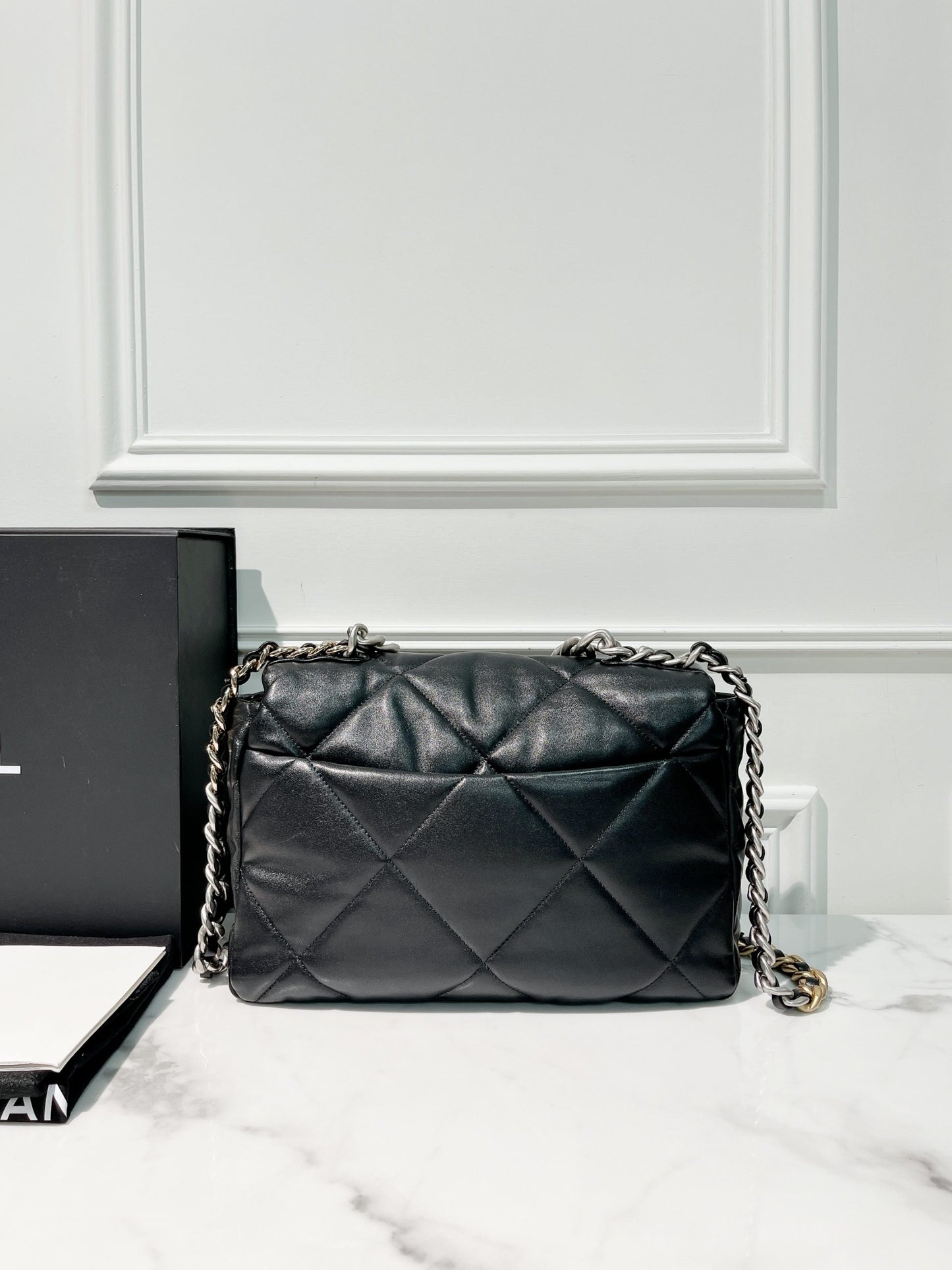 CHANEL MEDIUM 19 BAG, Black/Silver