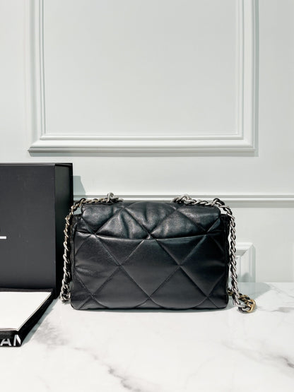 CHANEL MEDIUM 19 BAG, Black/Silver