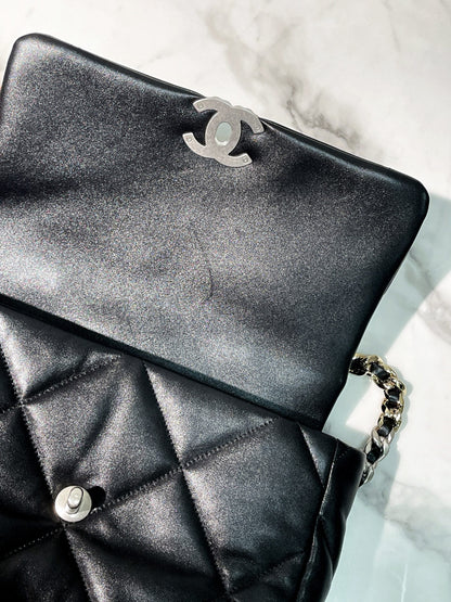 CHANEL MEDIUM 19 BAG, Black/Silver