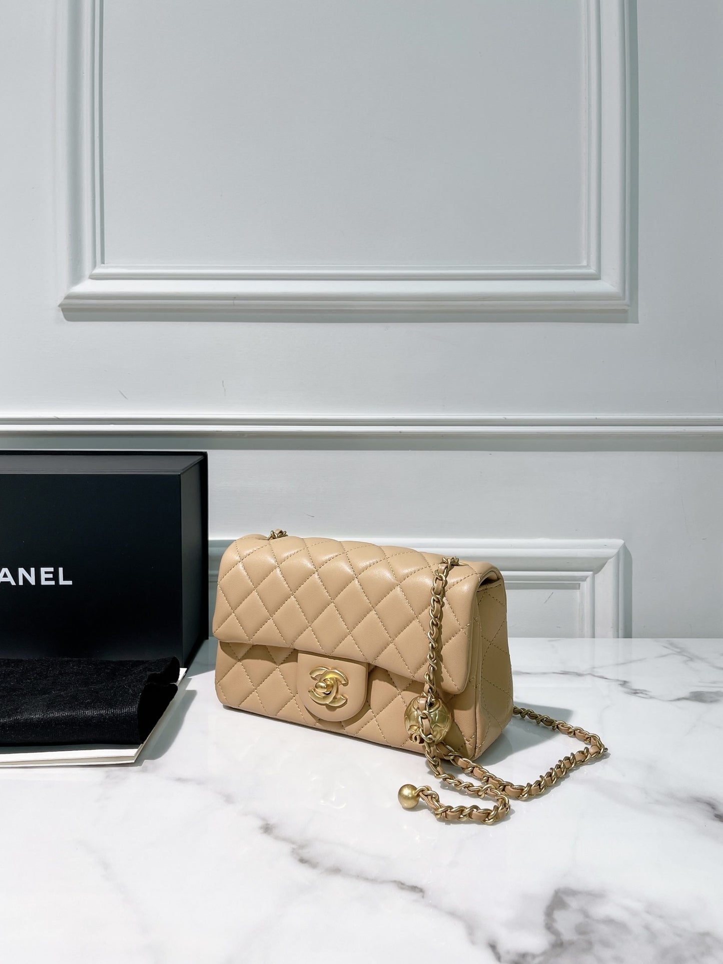 CHANEL PEARL CRUSH MINI FLAP, Beige/Gold