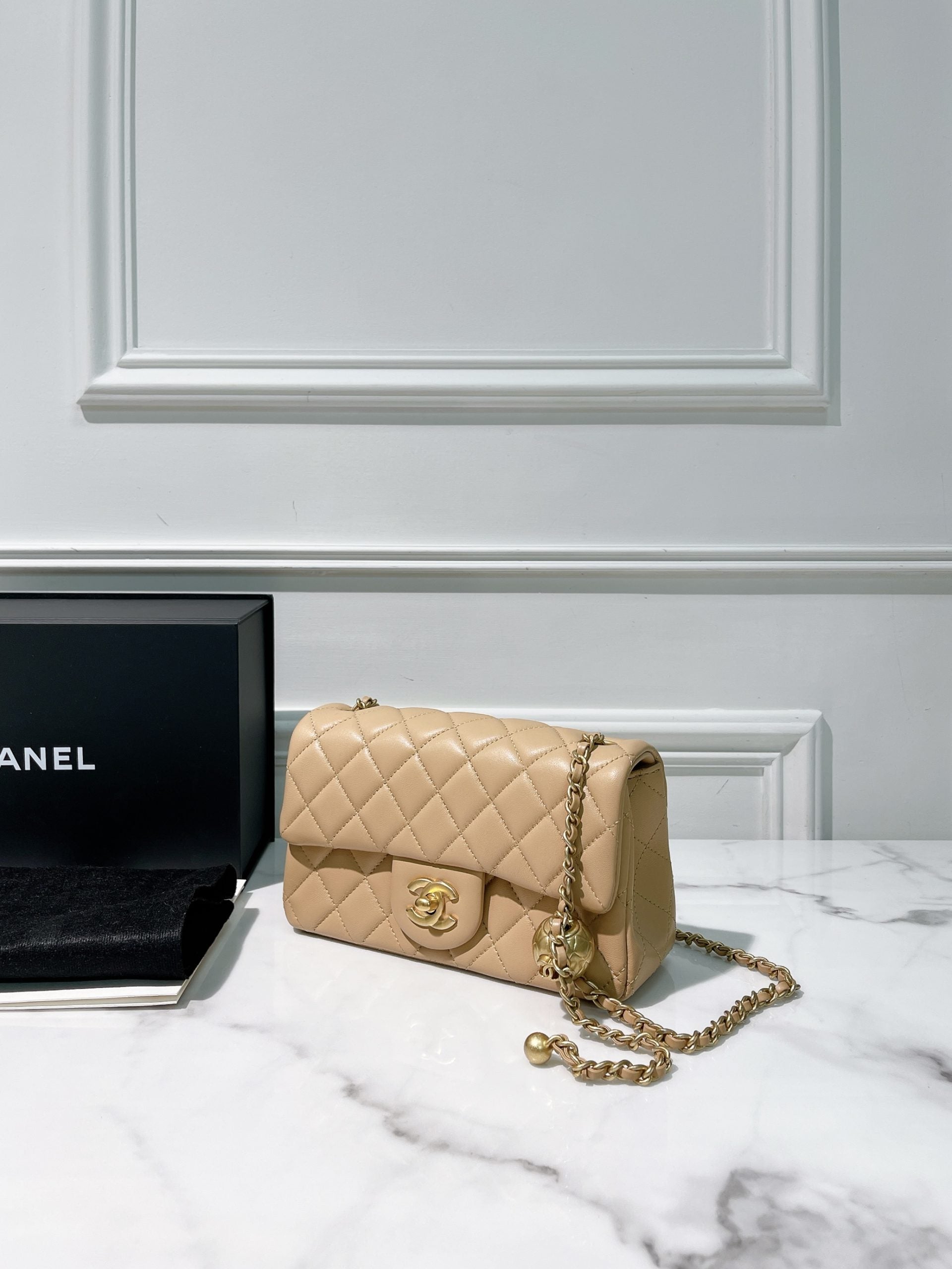CHANEL PEARL CRUSH MINI FLAP, Beige/Gold