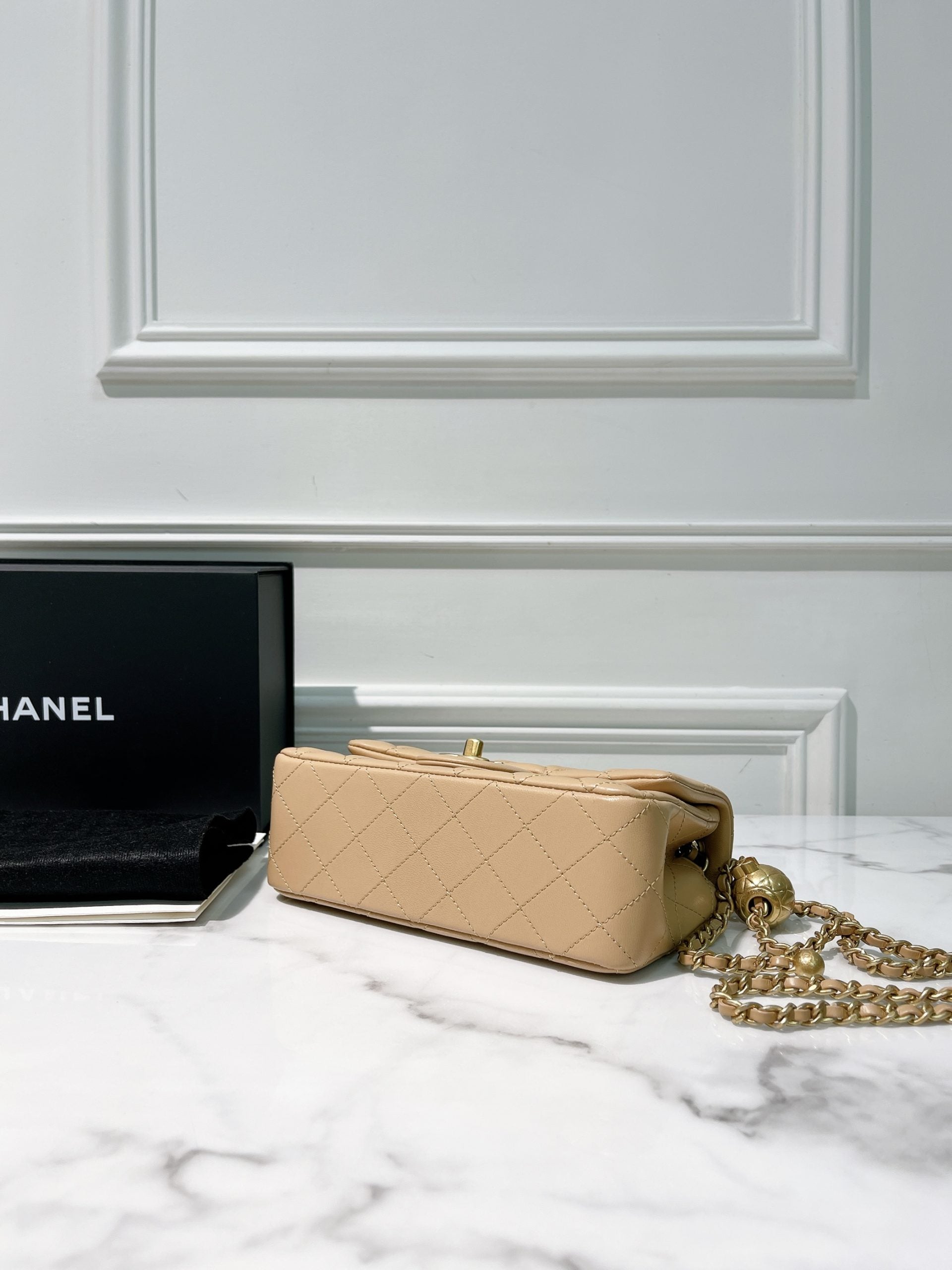 CHANEL PEARL CRUSH MINI FLAP, Beige/Gold