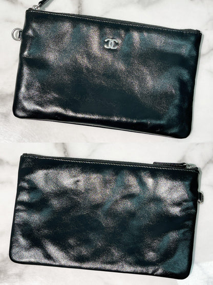 CHANEL SMALL 22 BAG, Black/Silver