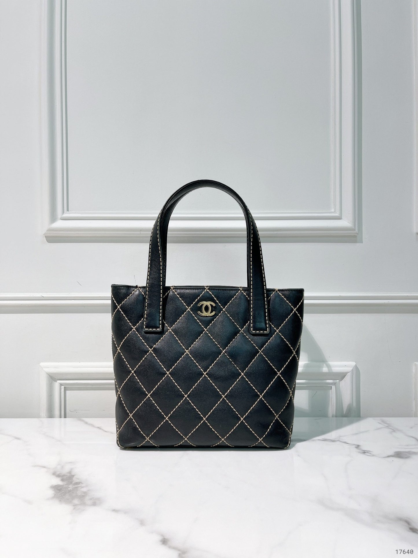 CHANEL VINTAGE VIVIAN TOTE, Black/Gold