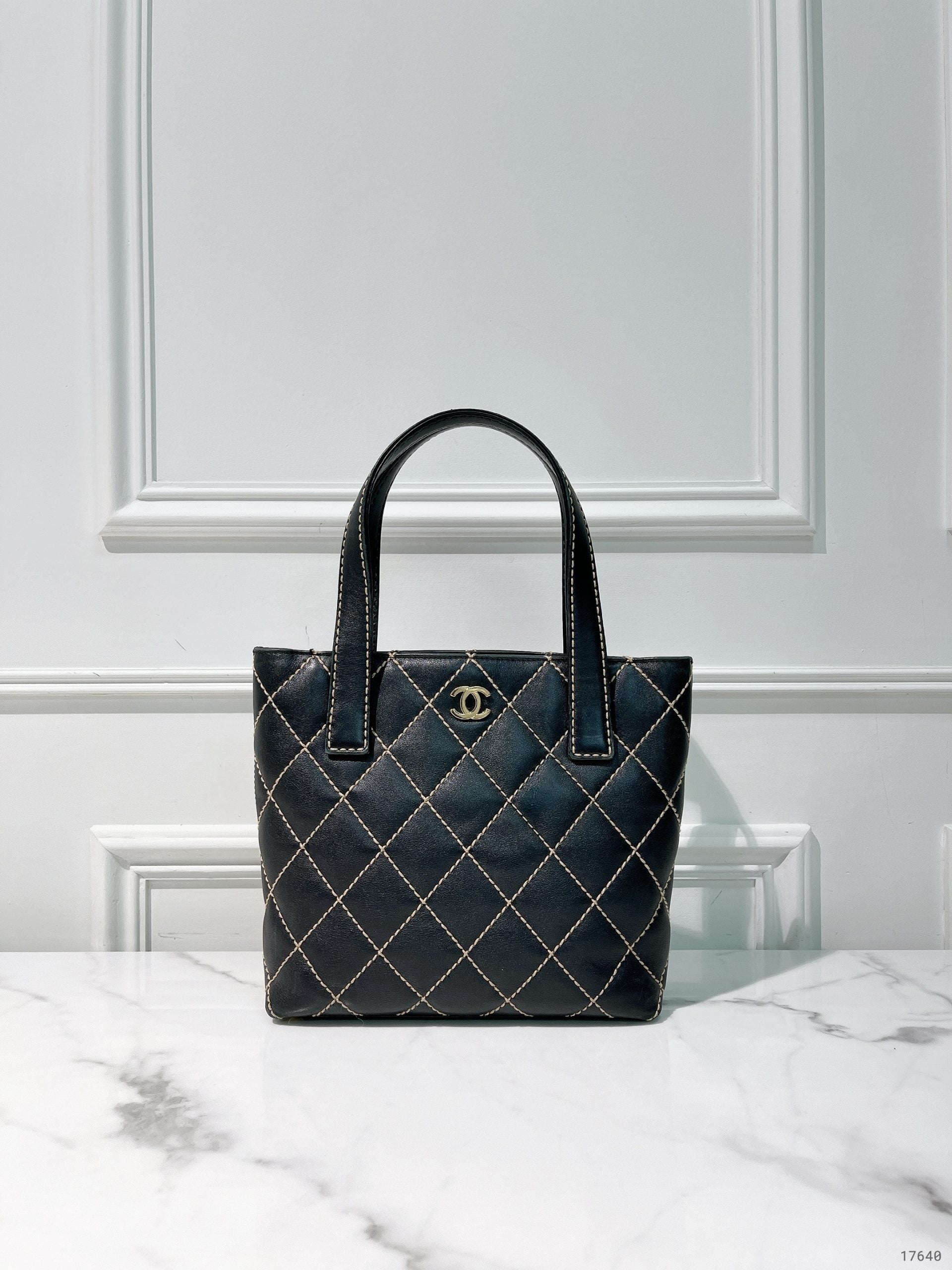 CHANEL VINTAGE VIVIAN TOTE, Black/Gold