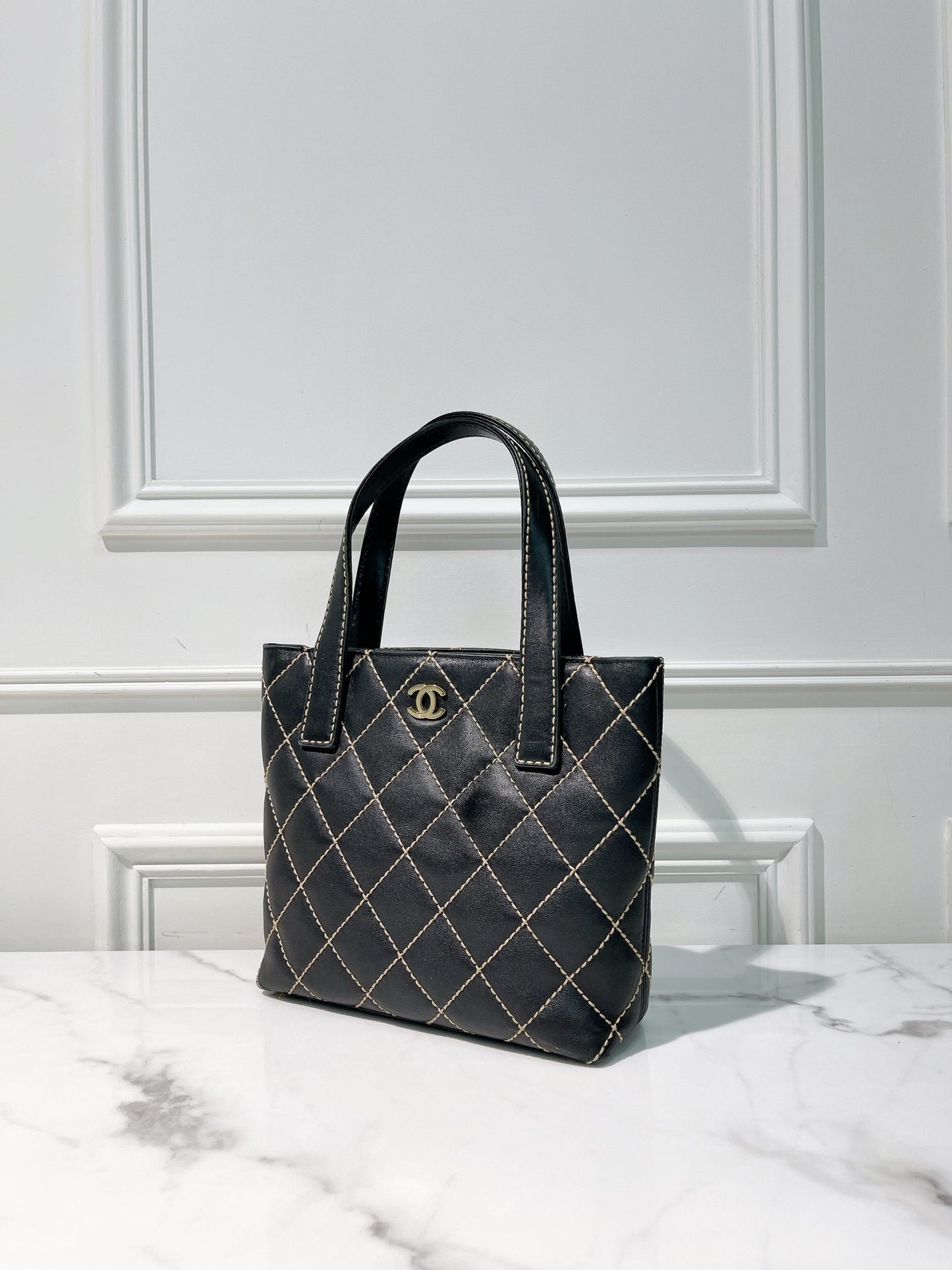 CHANEL VINTAGE VIVIAN TOTE, Black/Gold