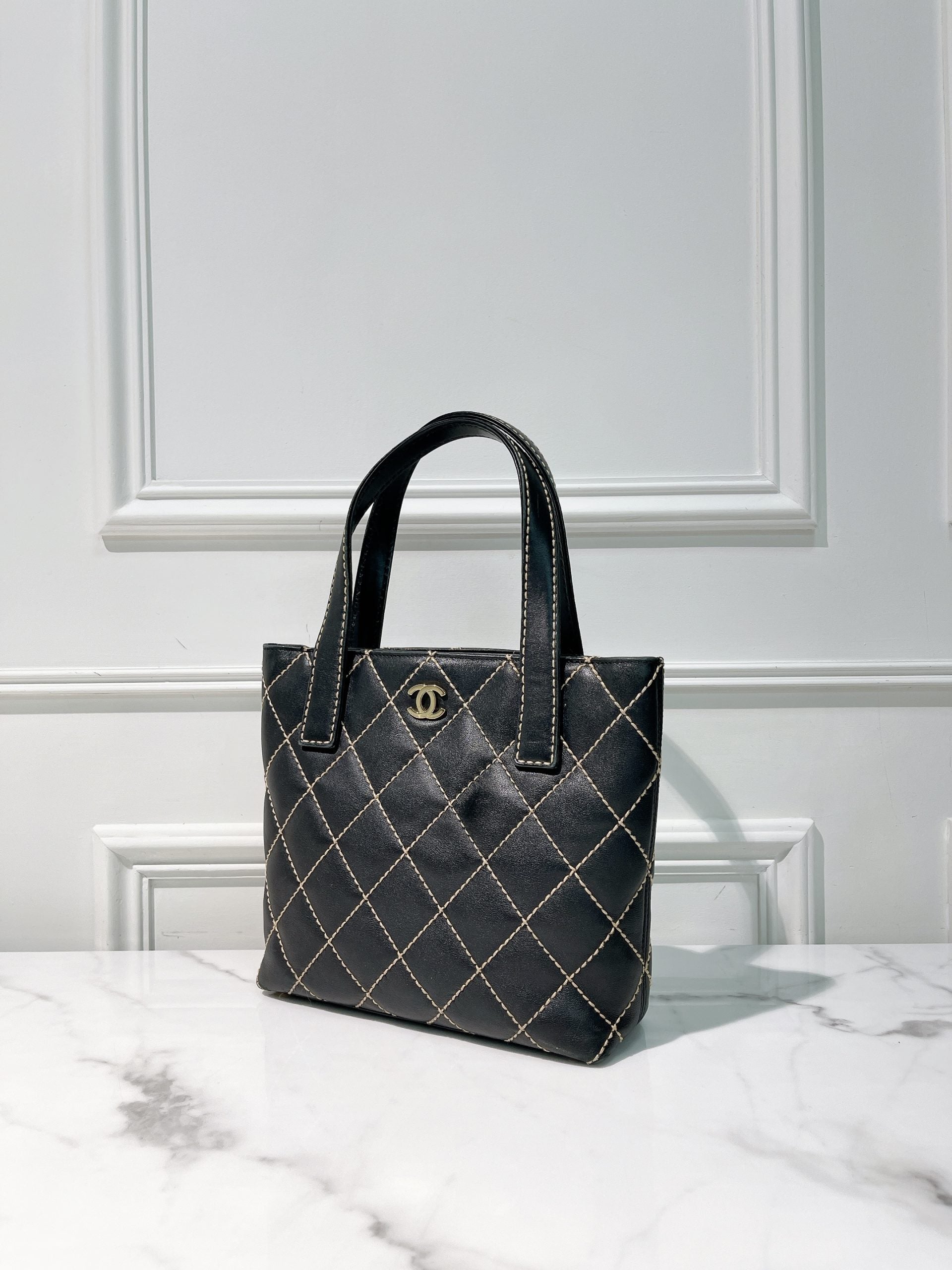 CHANEL VINTAGE VIVIAN TOTE, Black/Gold