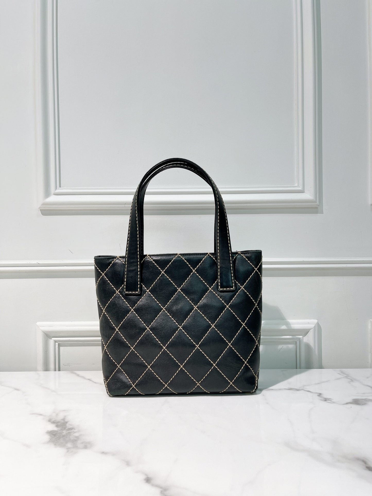 CHANEL VINTAGE VIVIAN TOTE, Black/Gold