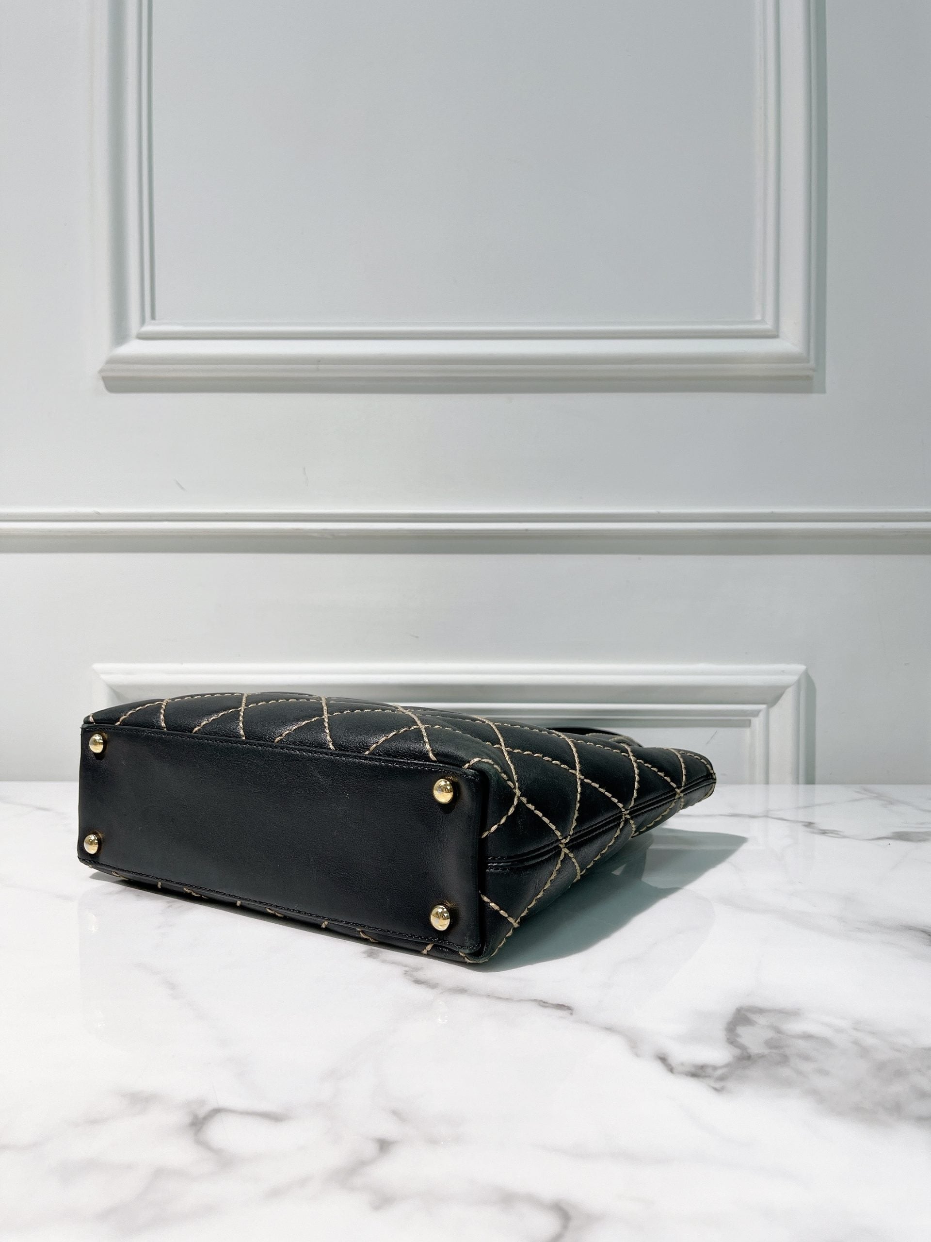 CHANEL VINTAGE VIVIAN TOTE, Black/Gold