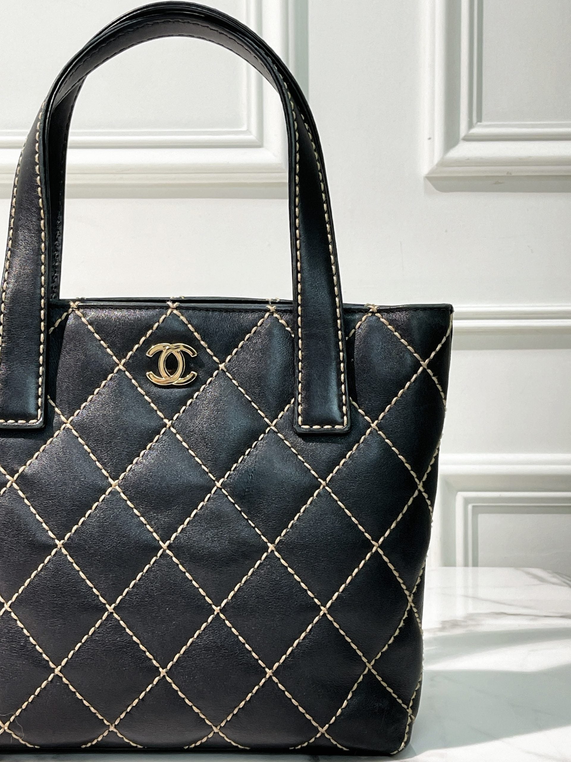 CHANEL VINTAGE VIVIAN TOTE, Black/Gold