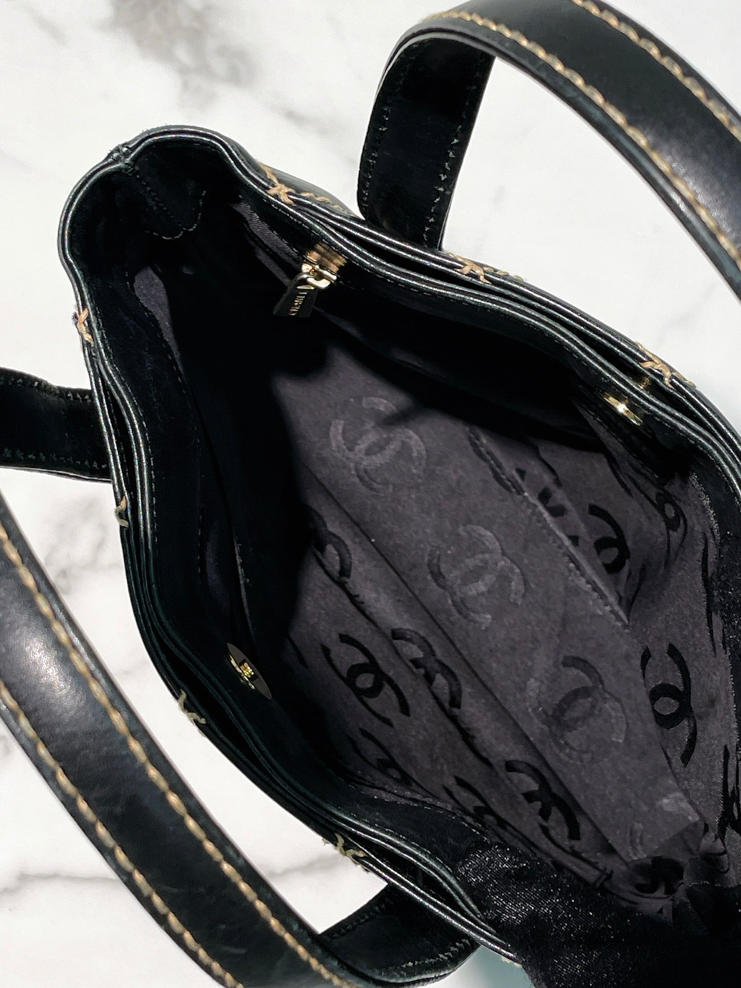 CHANEL VINTAGE VIVIAN TOTE, Black/Gold