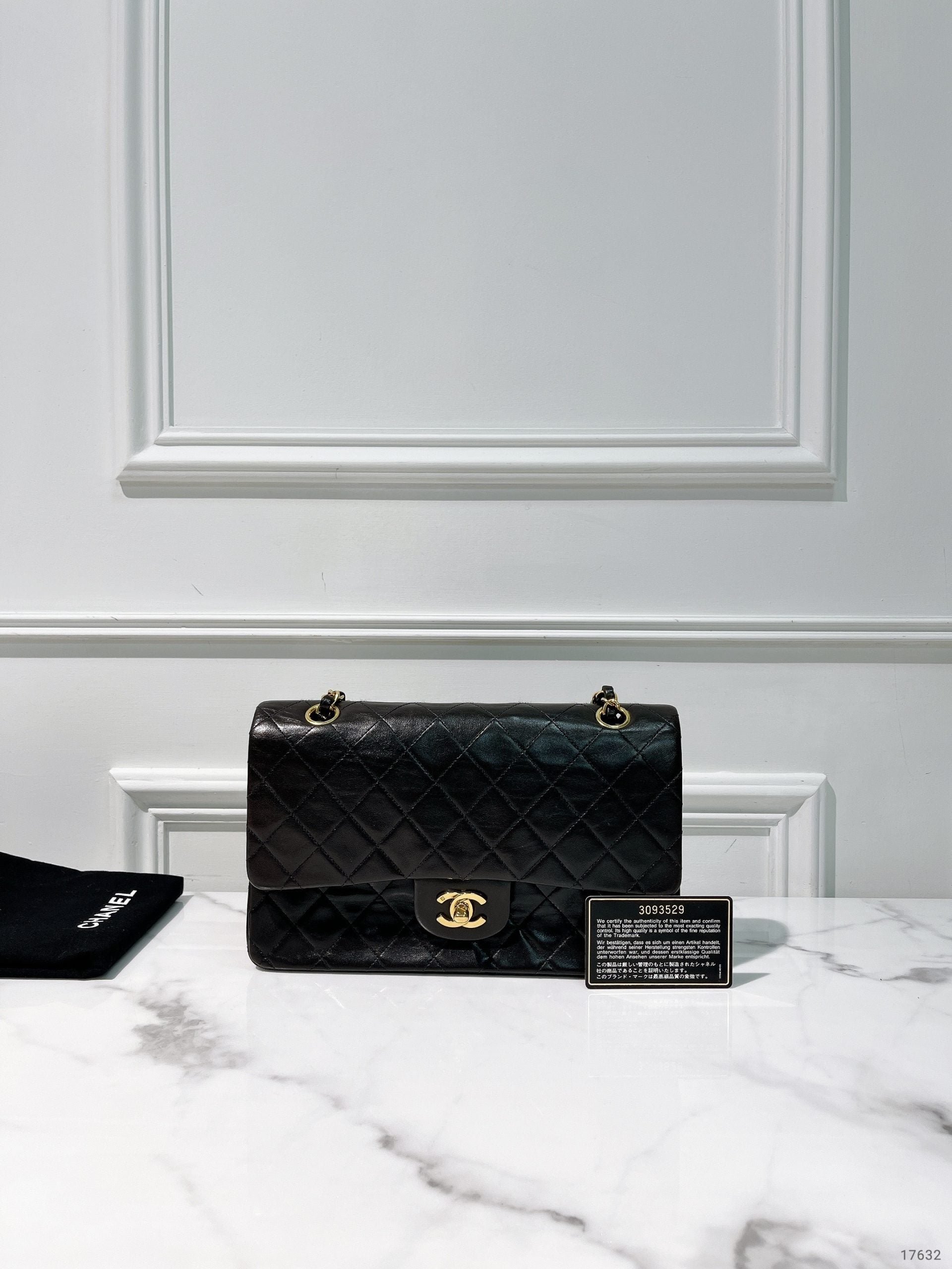 CHANEL VINTAGE MEDIUM CLASSIC FLAP, Black/Gold