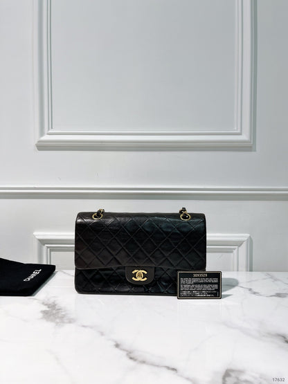 CHANEL VINTAGE MEDIUM CLASSIC FLAP, Black/Gold