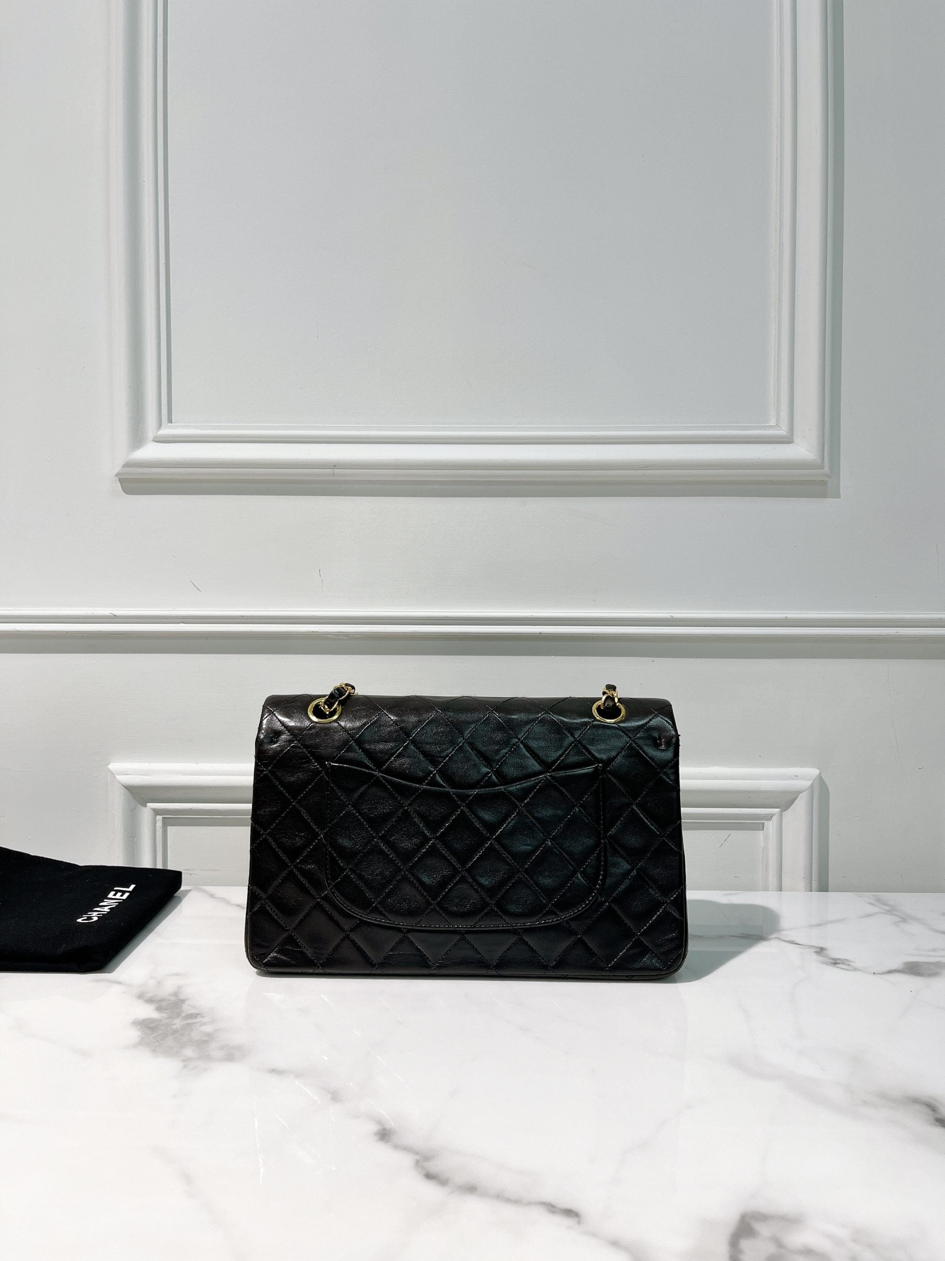 CHANEL VINTAGE MEDIUM CLASSIC FLAP, Black/Gold