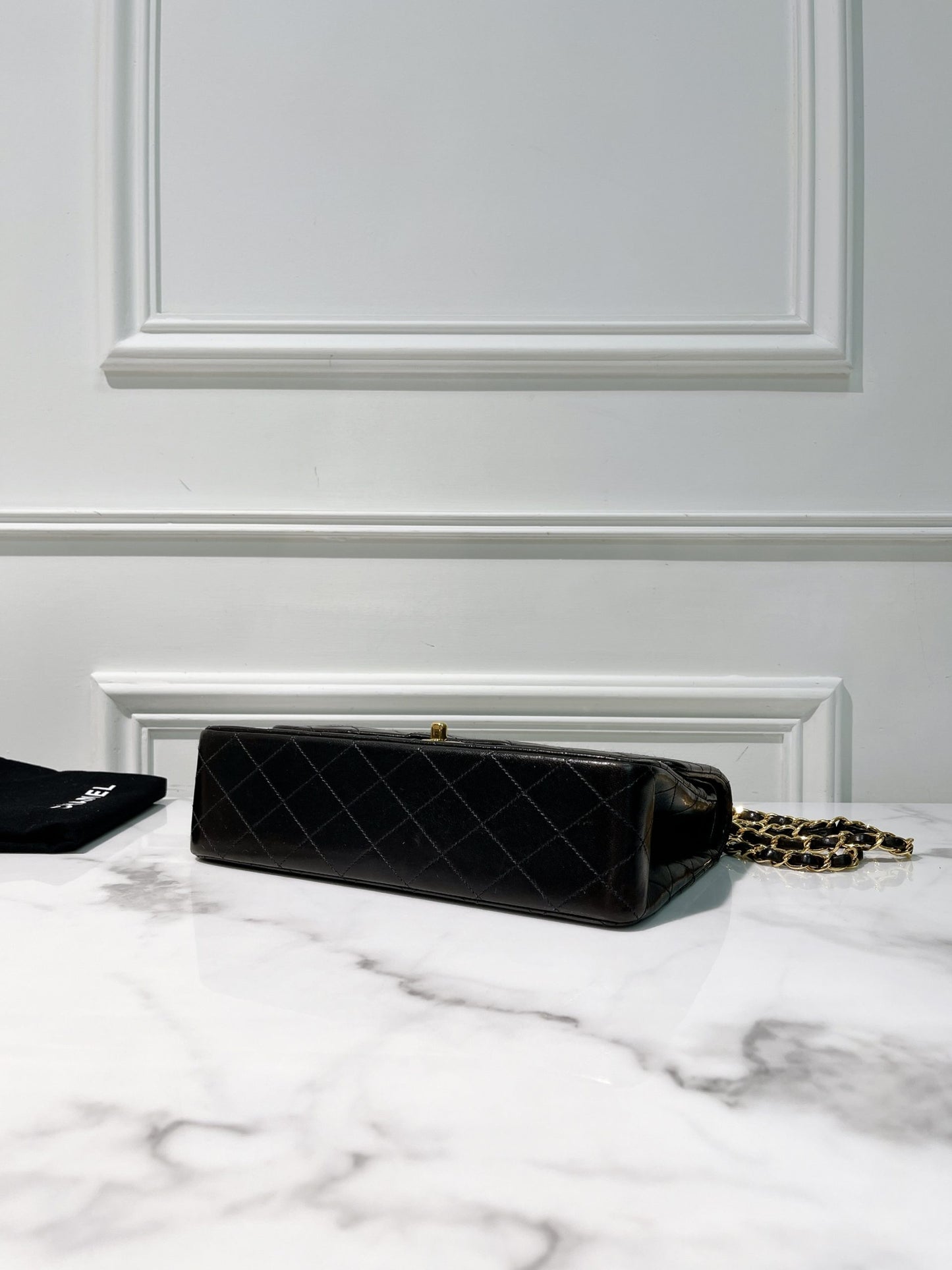 CHANEL VINTAGE MEDIUM CLASSIC FLAP, Black/Gold