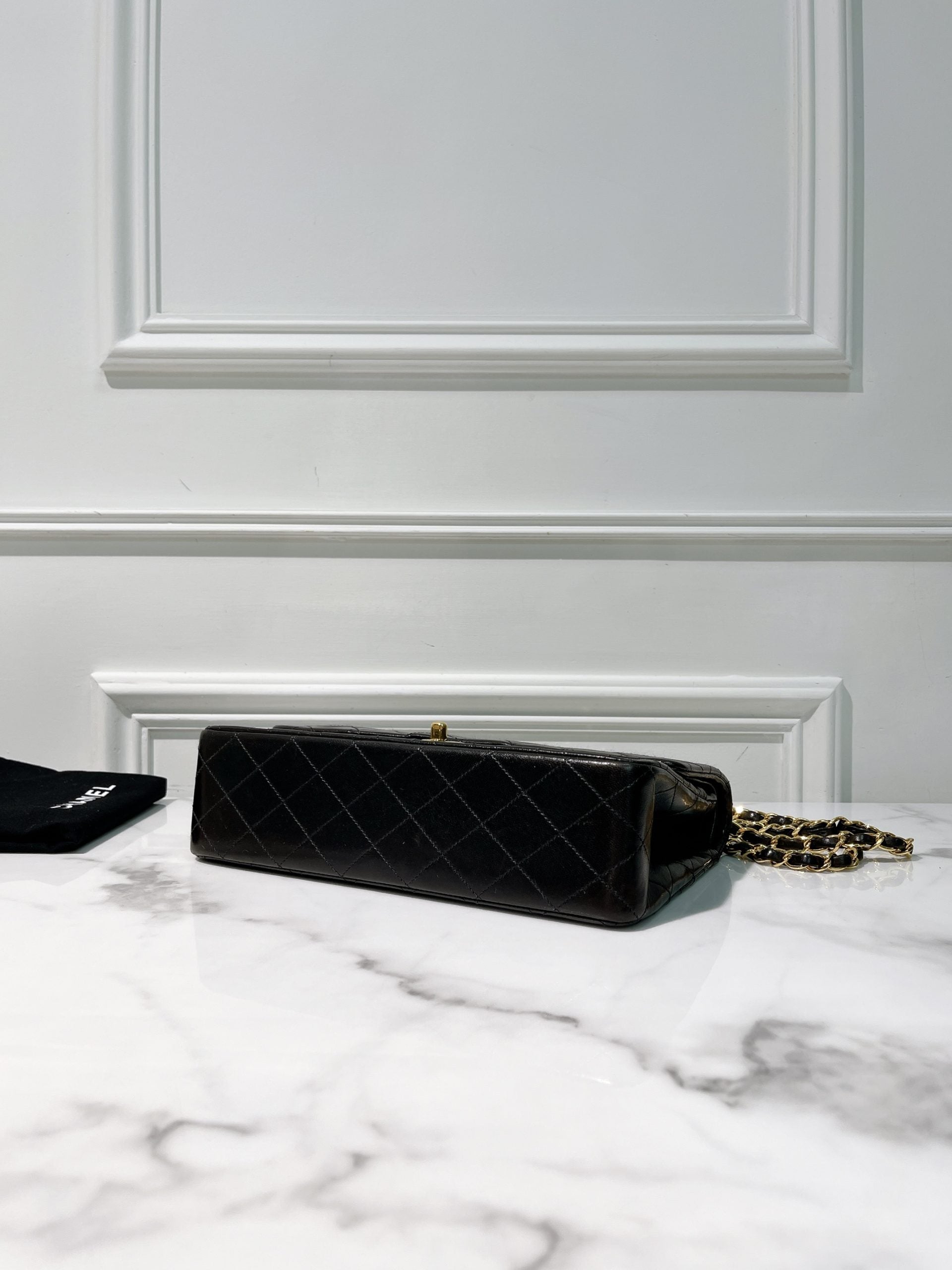 CHANEL VINTAGE MEDIUM CLASSIC FLAP, Black/Gold