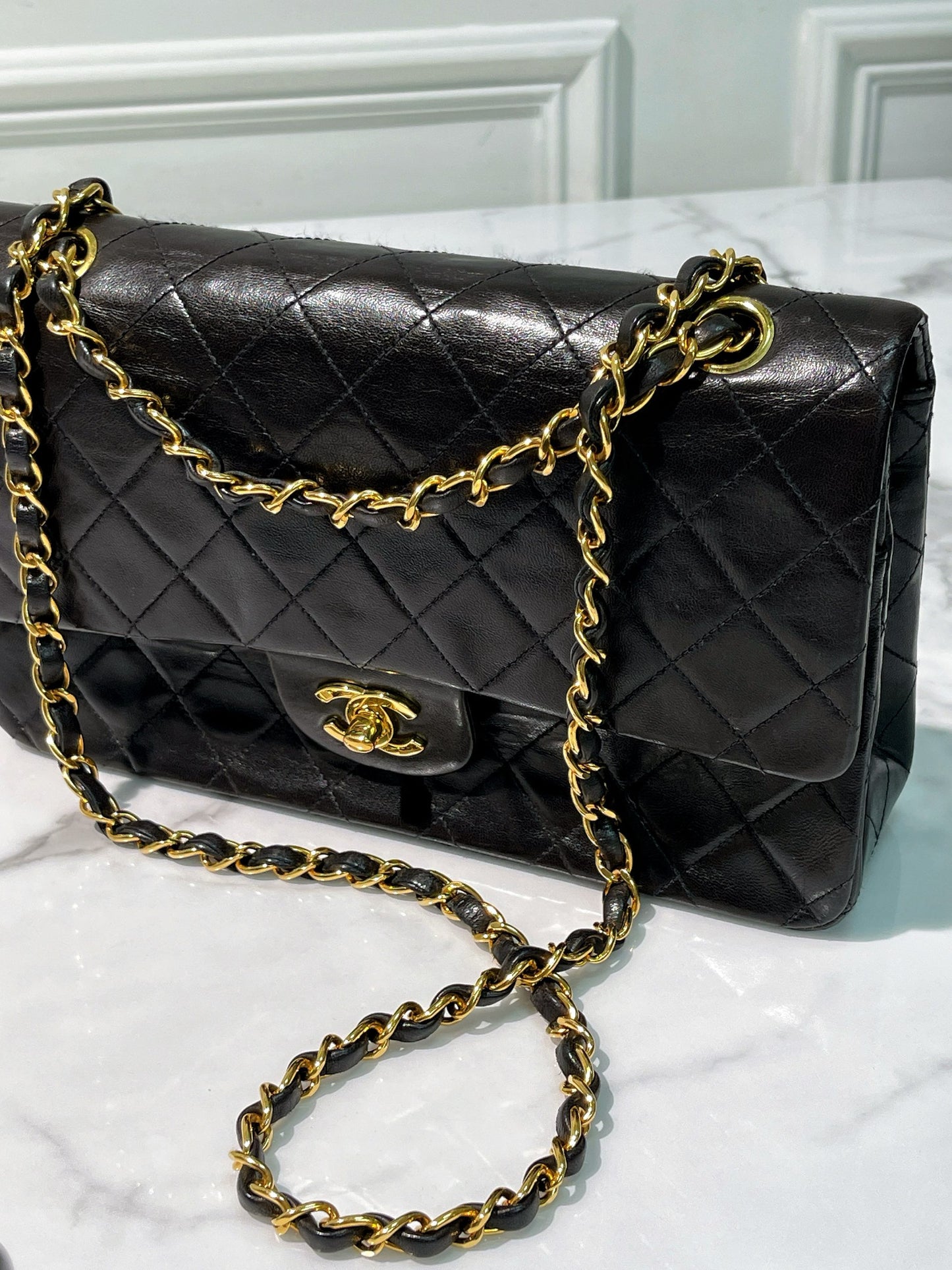 CHANEL VINTAGE MEDIUM CLASSIC FLAP, Black/Gold