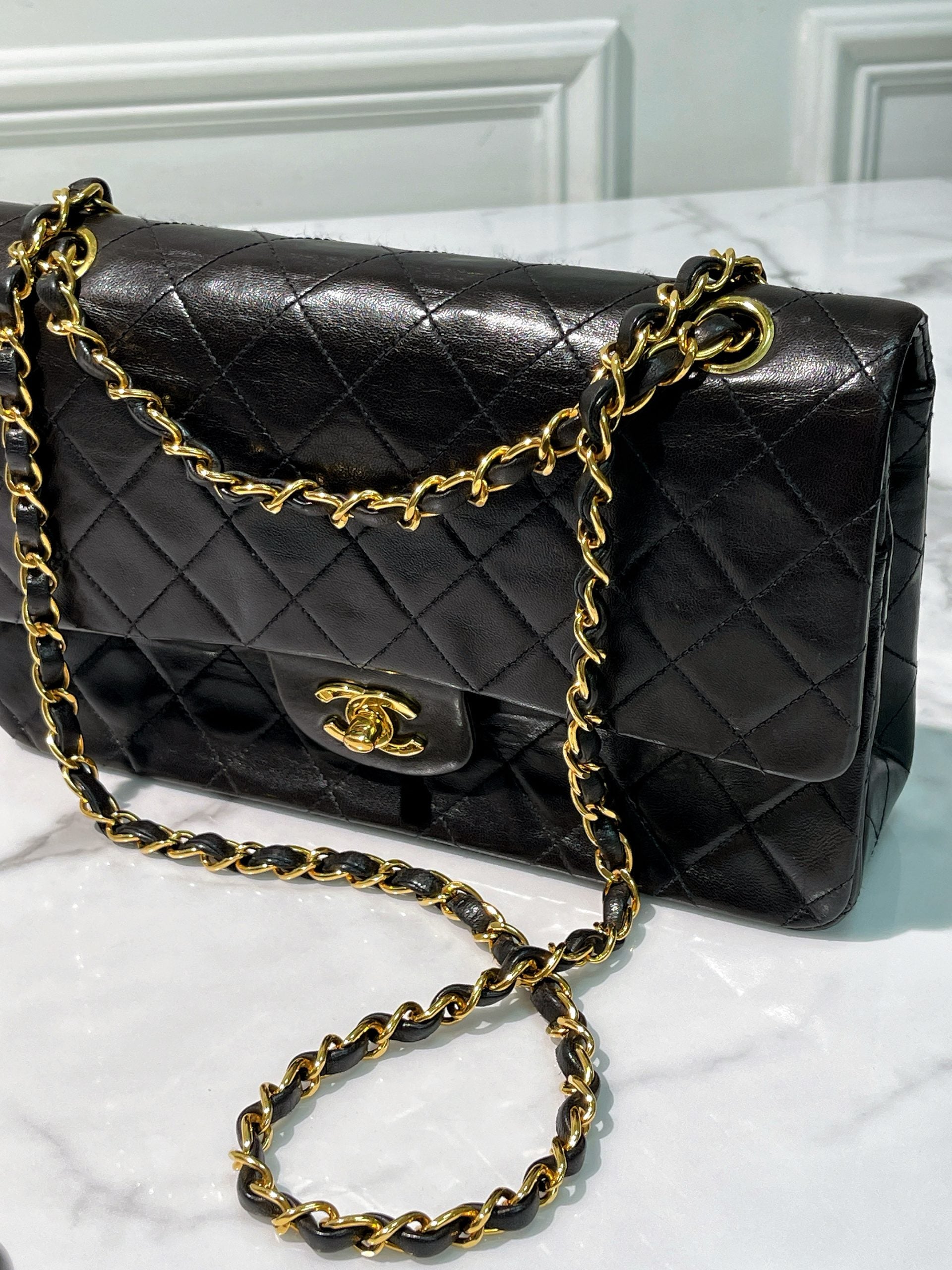 CHANEL VINTAGE MEDIUM CLASSIC FLAP, Black/Gold