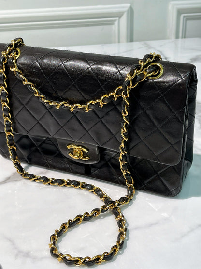 CHANEL VINTAGE MEDIUM CLASSIC FLAP, Black/Gold
