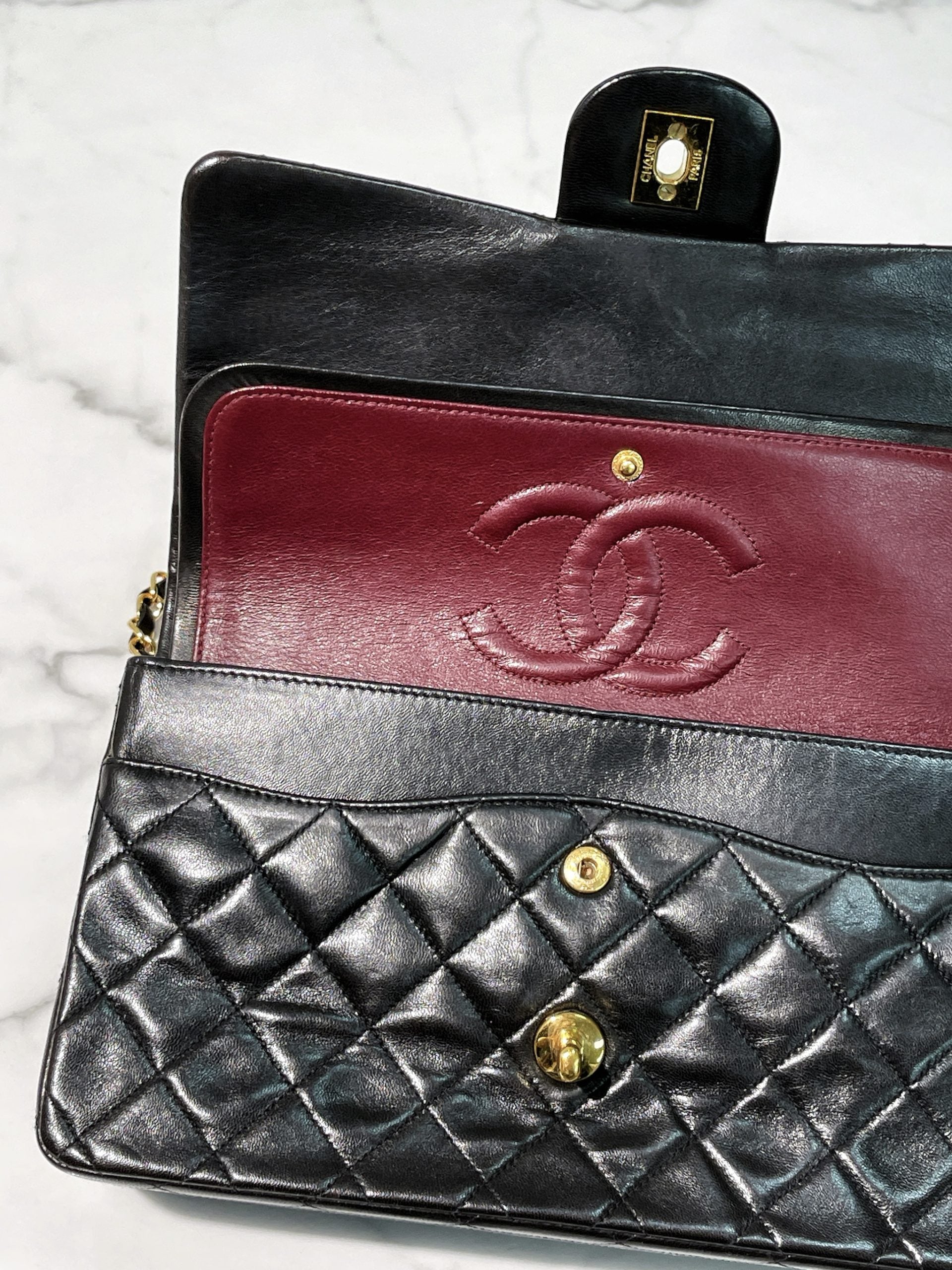 CHANEL VINTAGE MEDIUM CLASSIC FLAP, Black/Gold