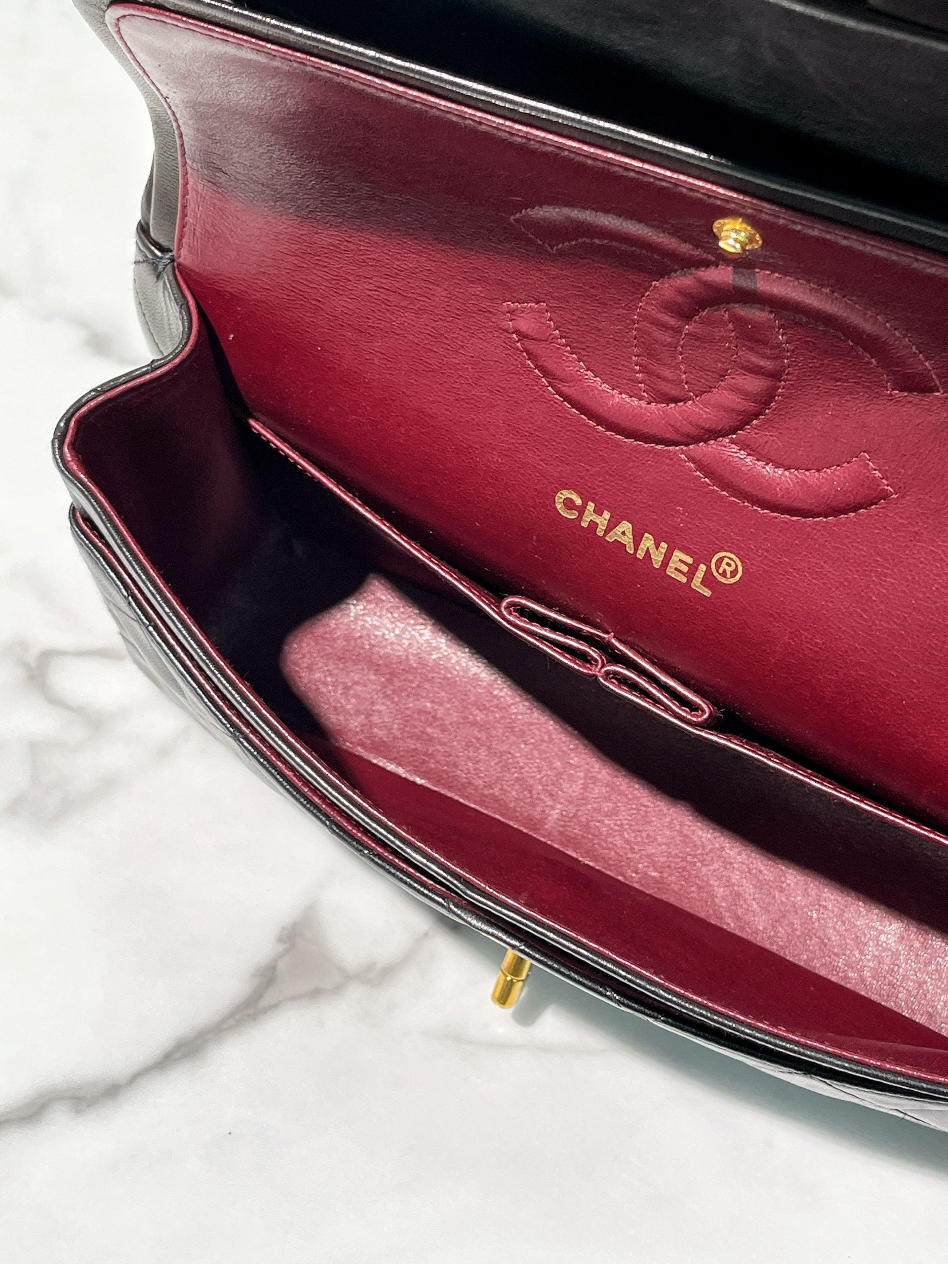 CHANEL VINTAGE MEDIUM CLASSIC FLAP, Black/Gold