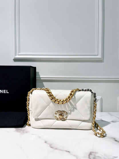 CHANEL SMALL 19 BAG, White/Gold